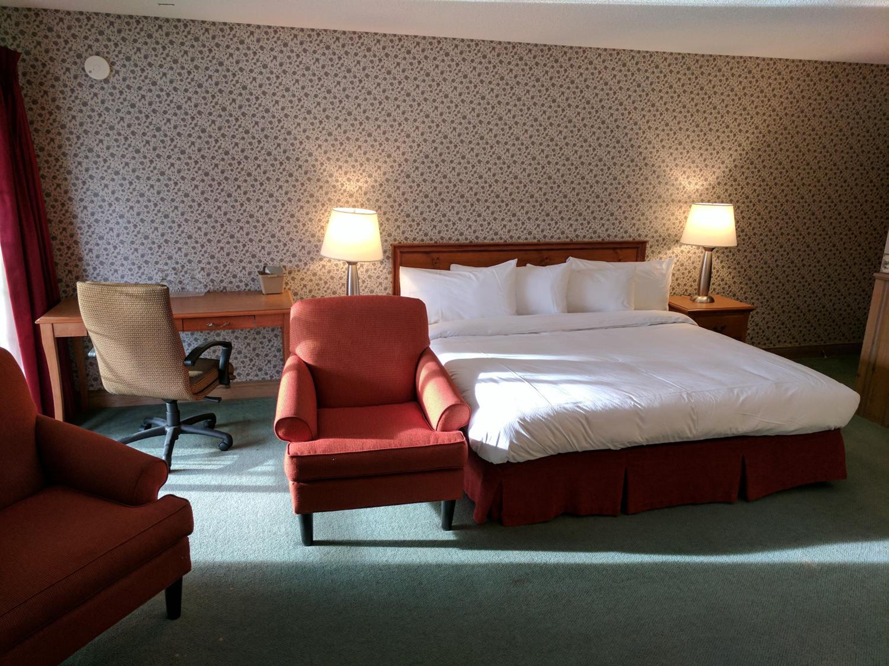 Algonquin Lakeside Inn