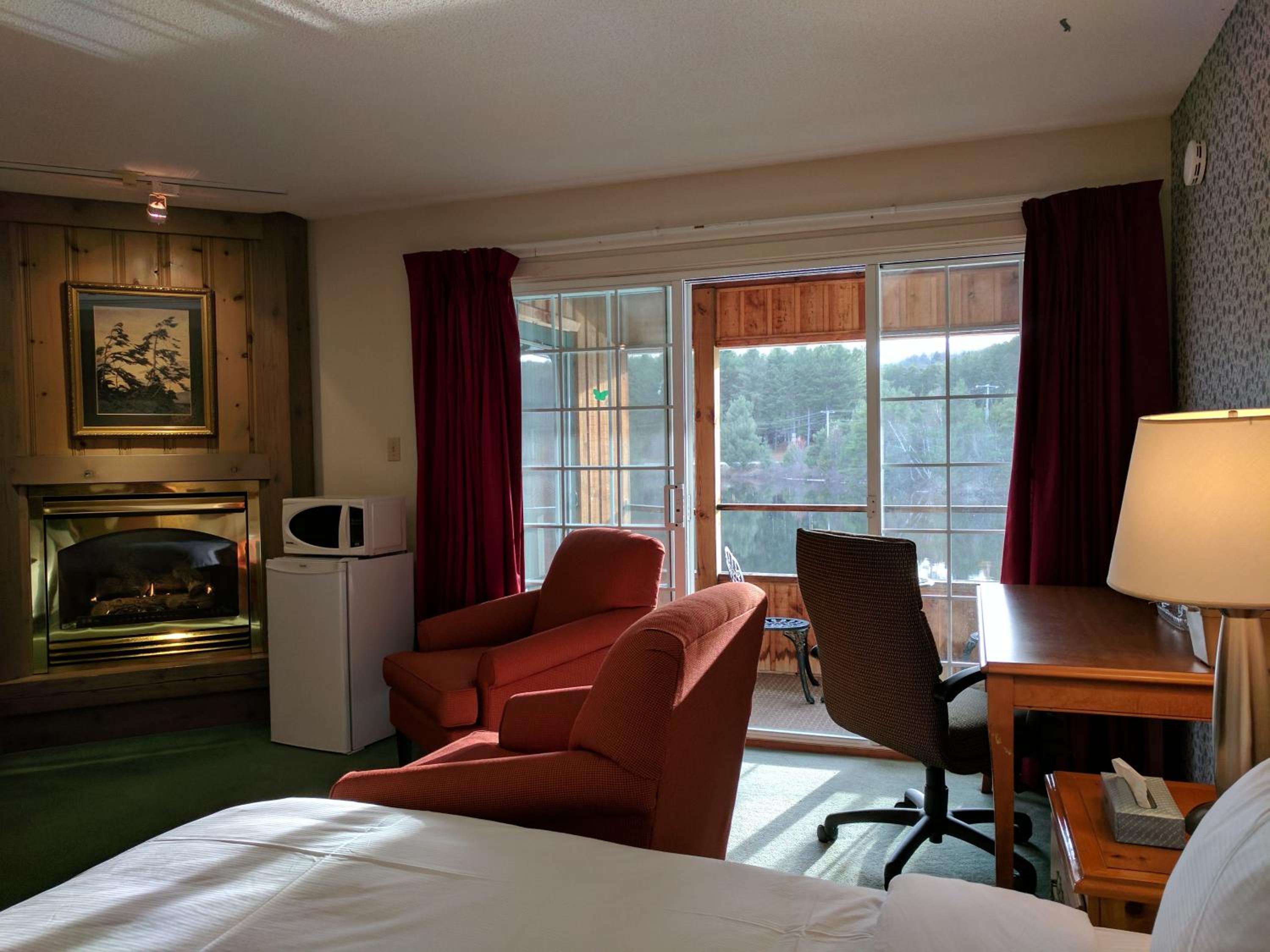 Algonquin Lakeside Inn