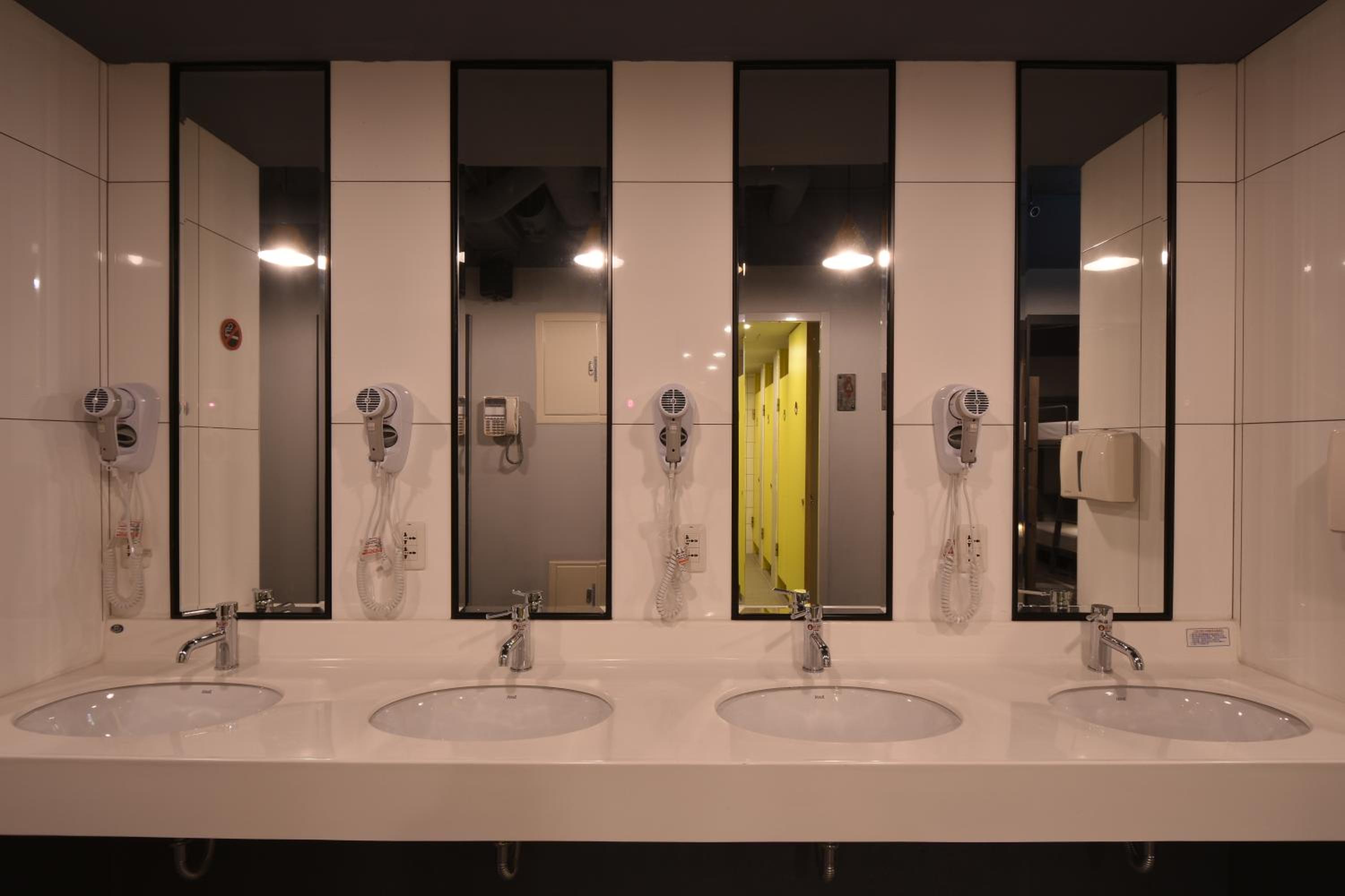 Taipei Travelers International Hostel