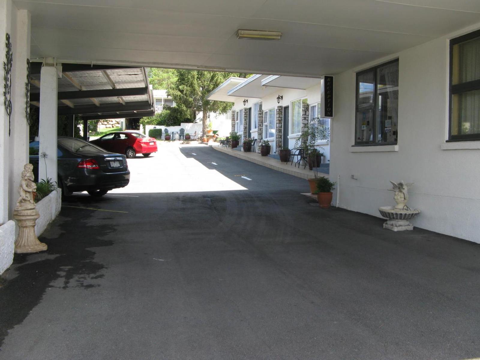 White Manor Motel