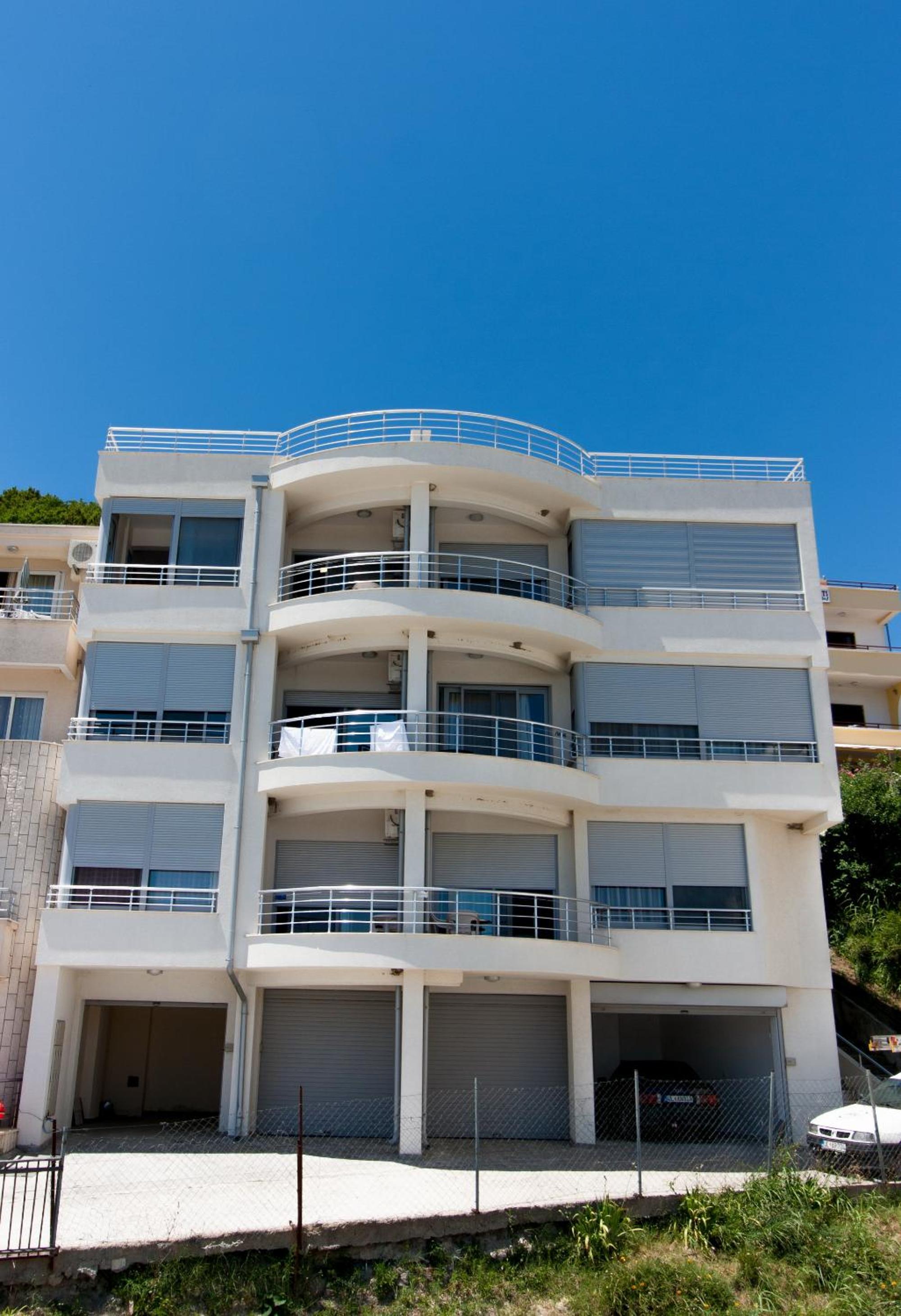 Art I Apartments view 4