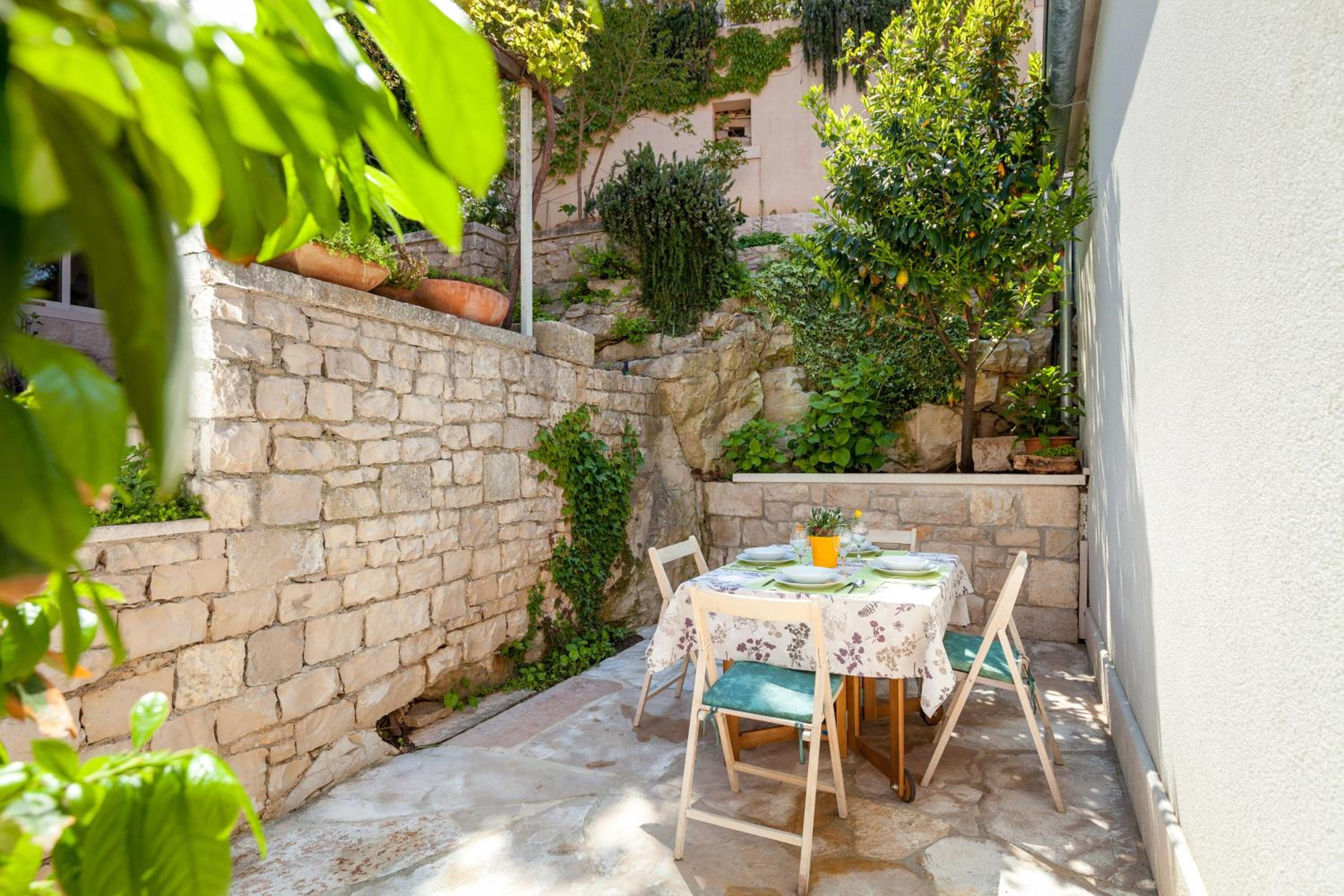 House Tea, for 5, Sea View, 5m away from the Sea view 4