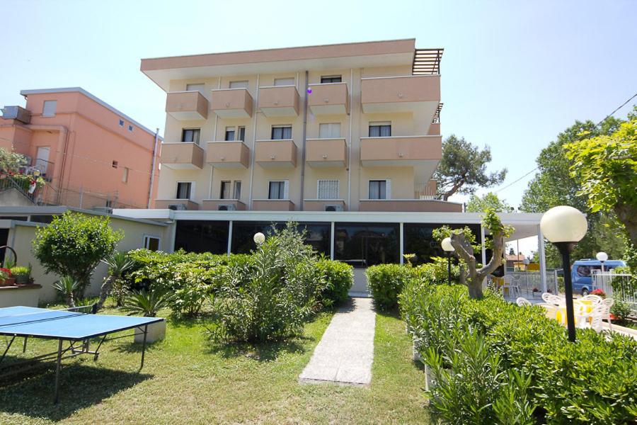 Hotel Pigalle - Image 1