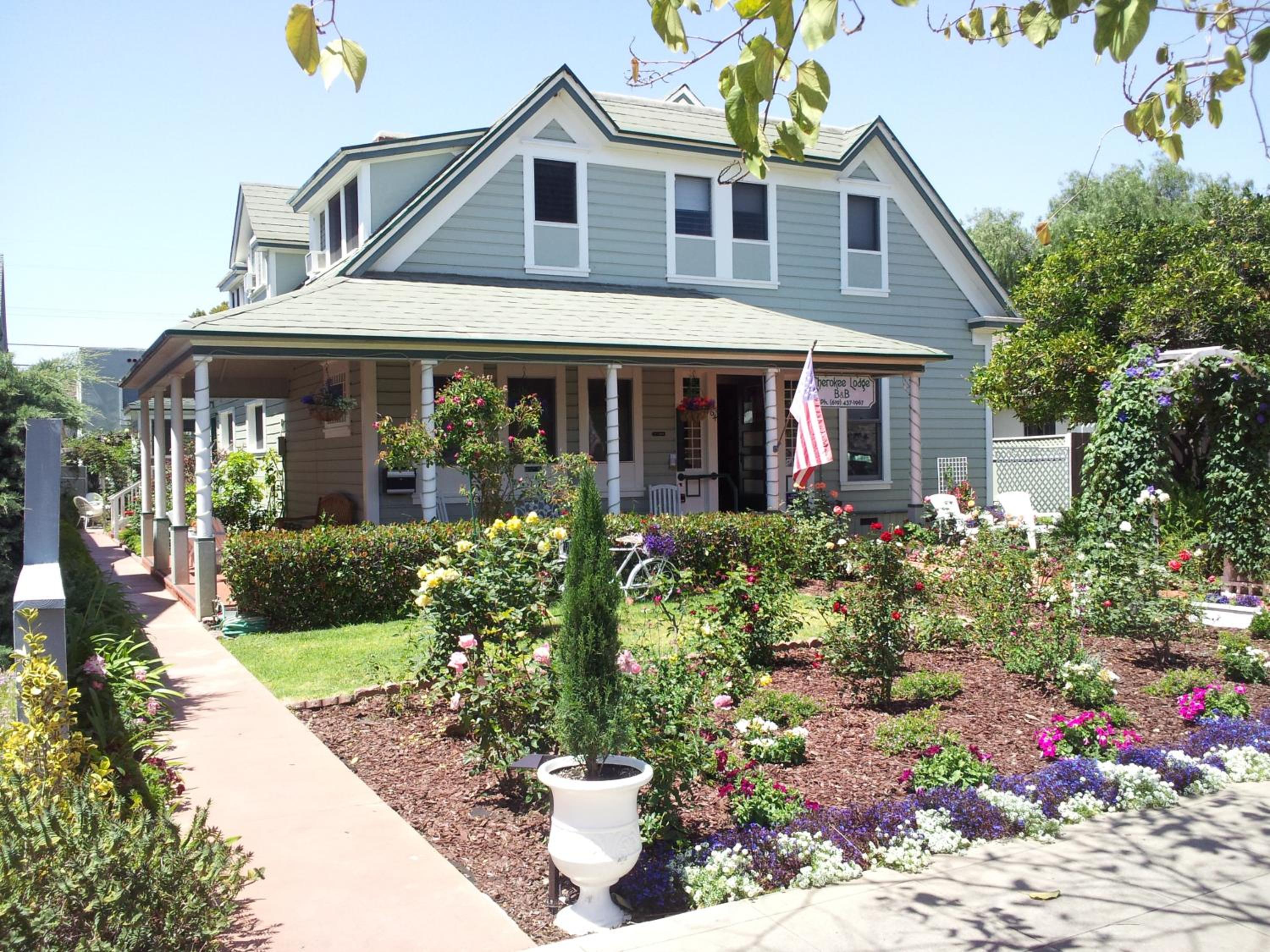 Hotel Cherokee Lodge - Image 1