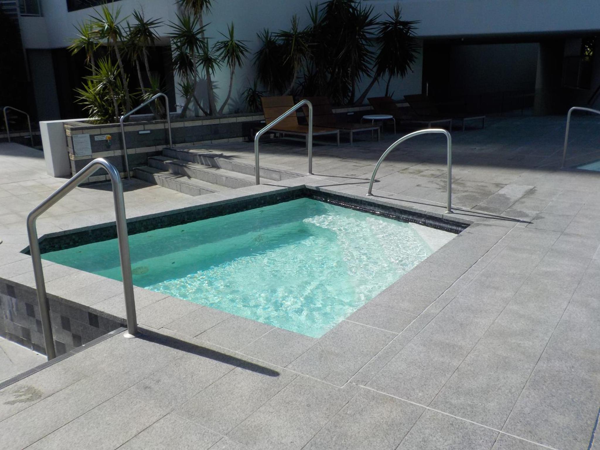 Circle on Cavill - HR Surfers Paradise