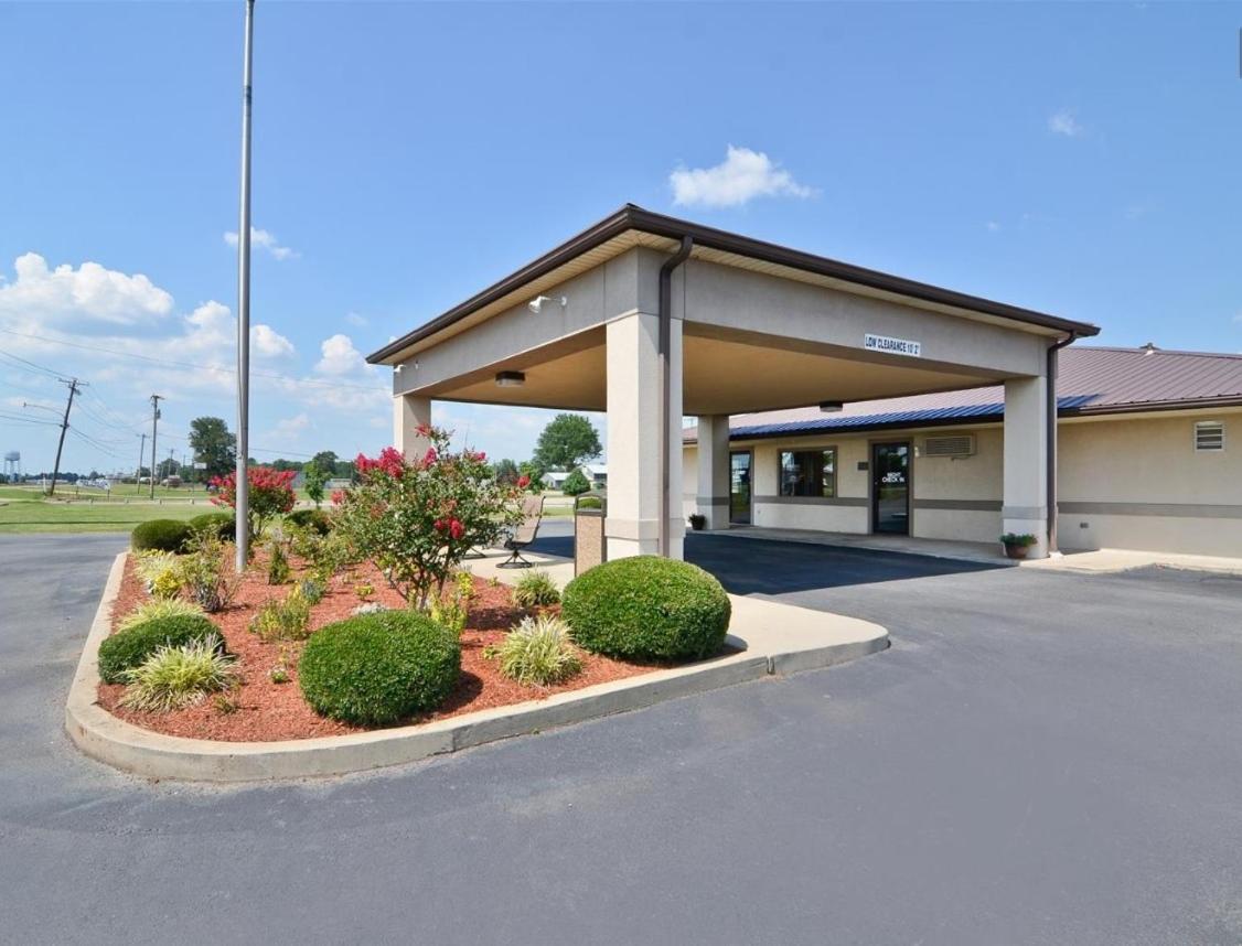 Super 8 by Wyndham McGehee