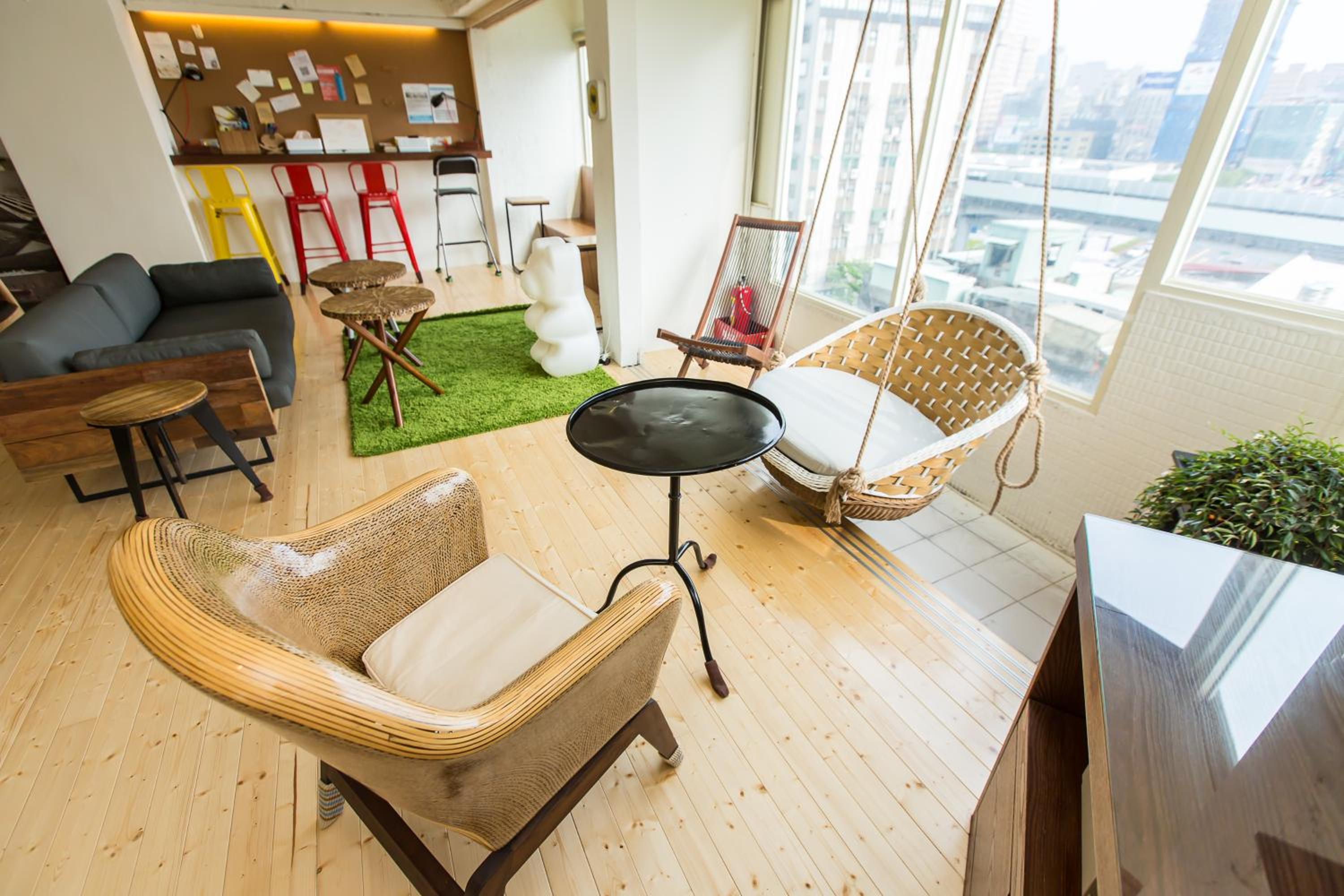 Mr. Lobster’s Secret Den design hostel