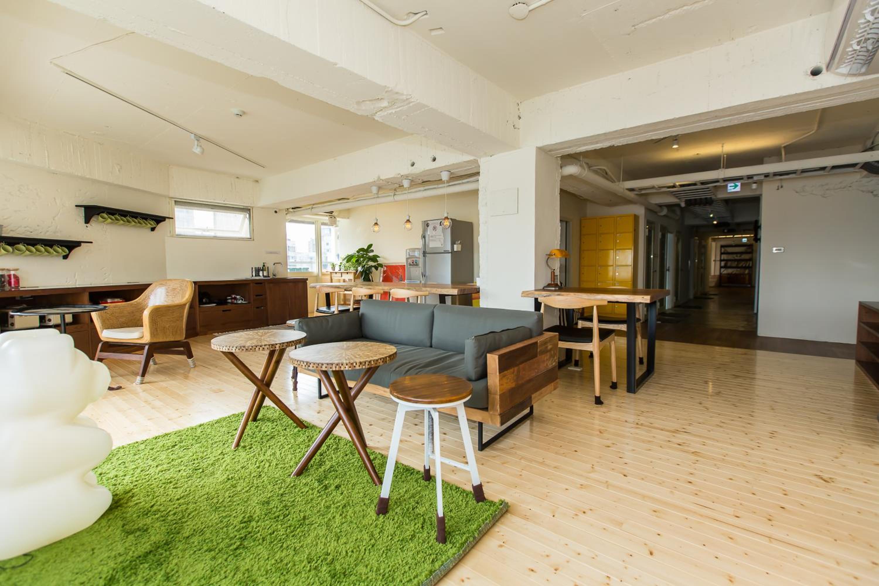 Mr. Lobster’s Secret Den design hostel