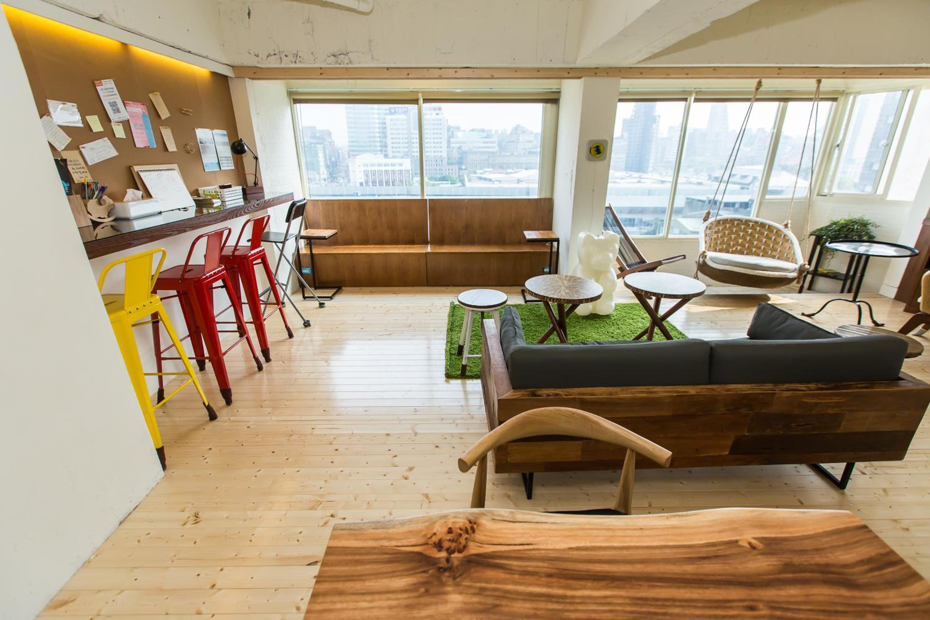 Mr. Lobster’s Secret Den design hostel