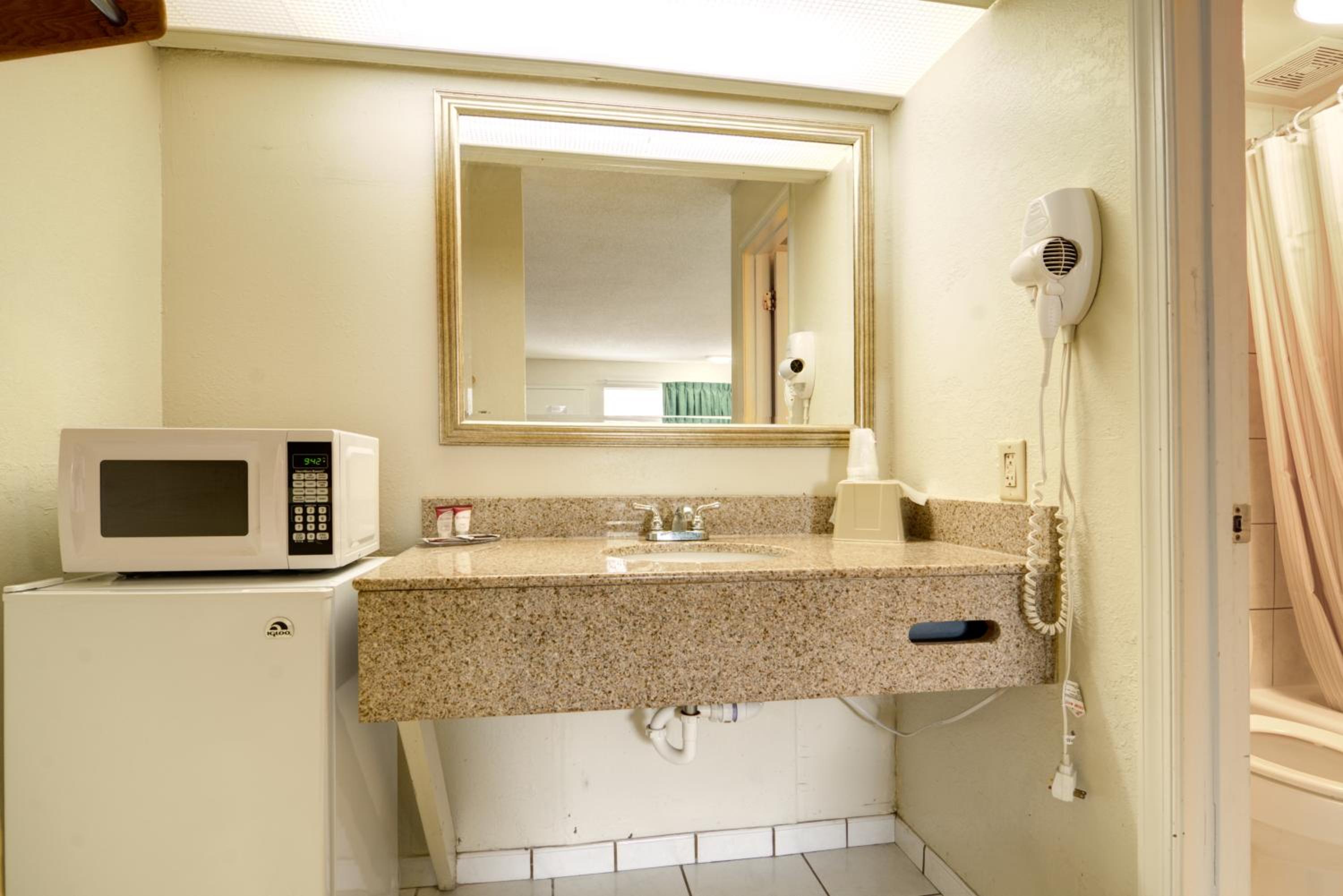 Key West Inn - Newport News - Property Image 10