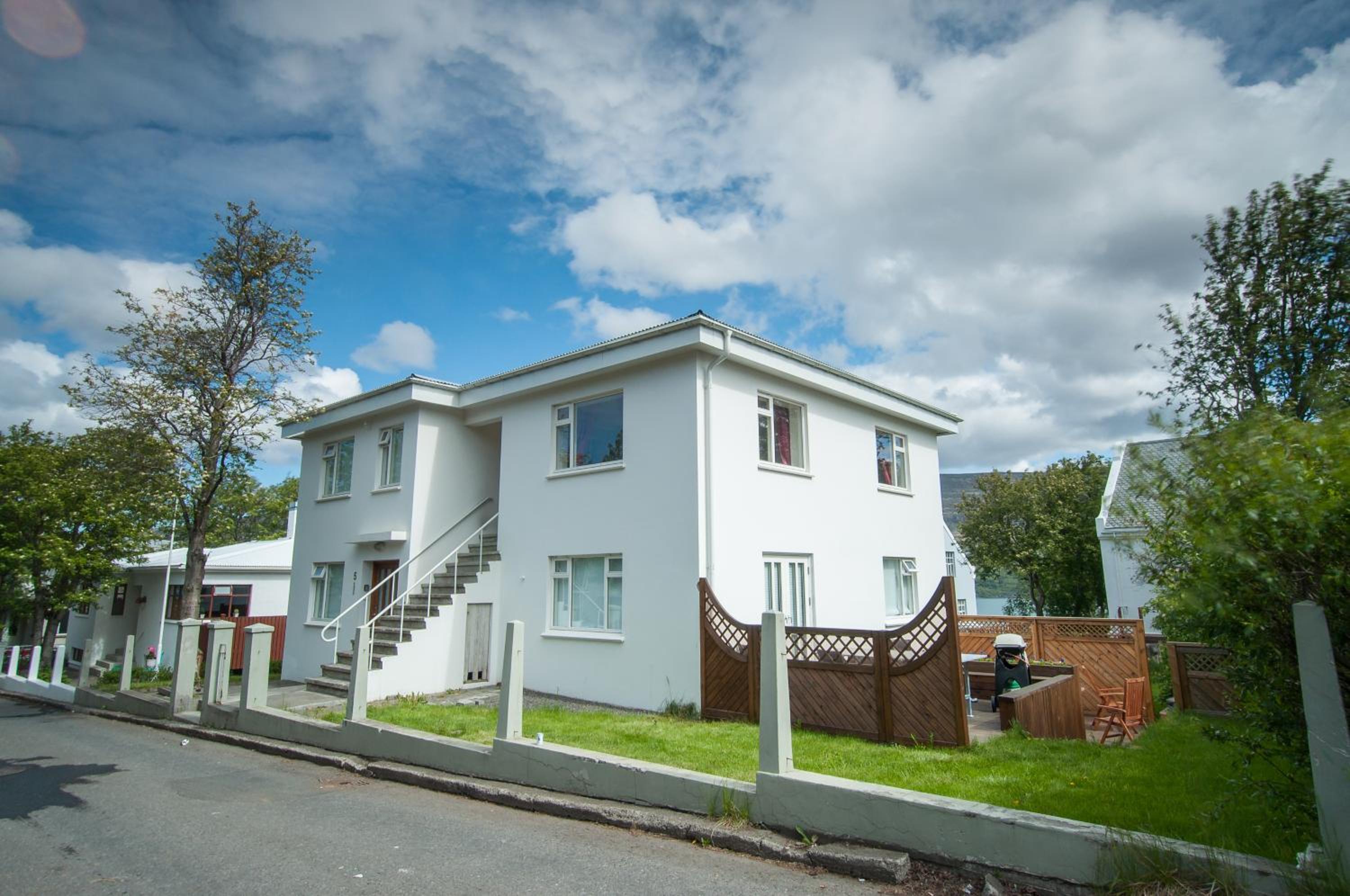 Pearl of the North Apartments