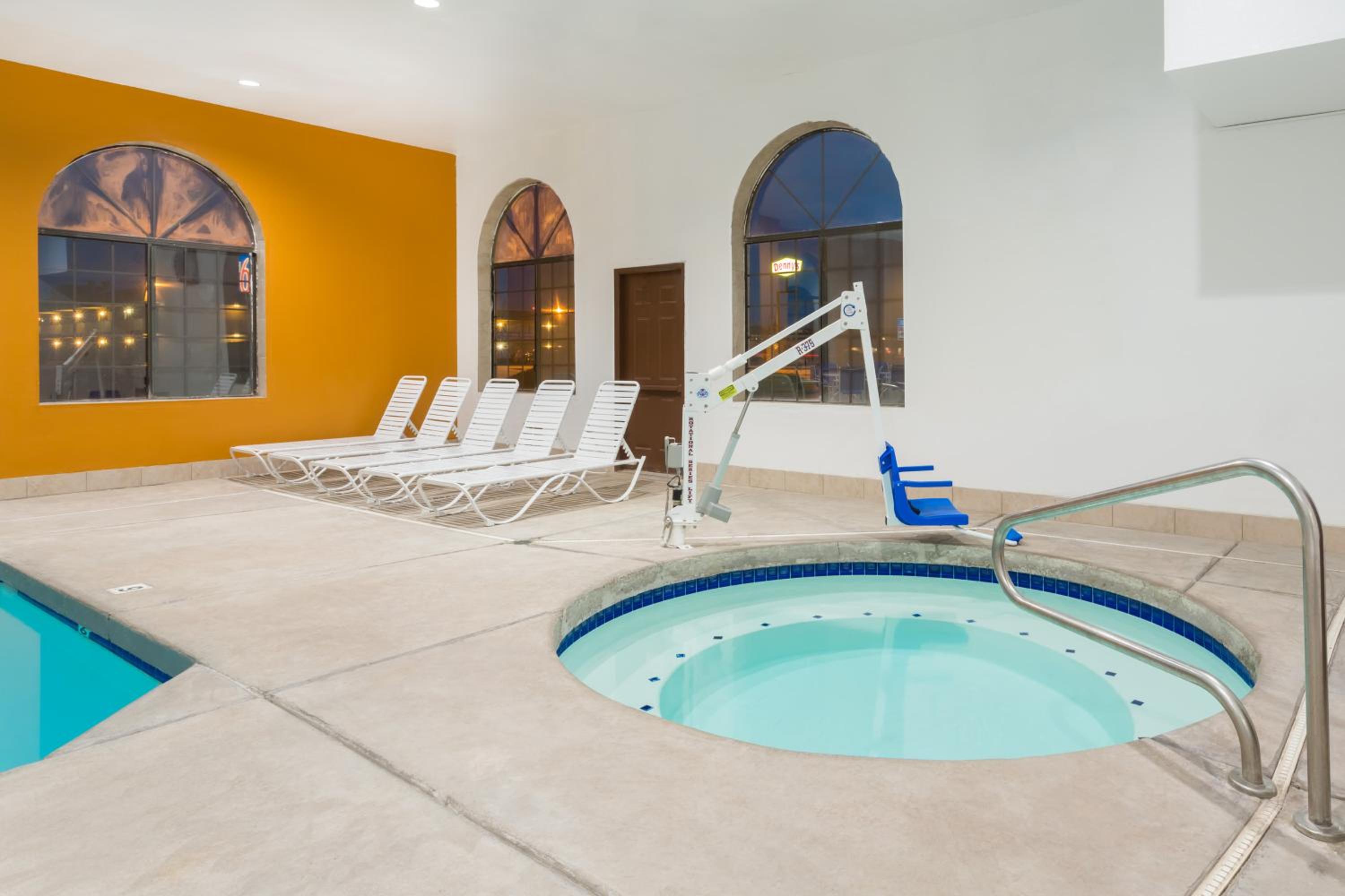 Holbrook Vacations - Days Inn by Wyndham Holbrook - Property Image 1