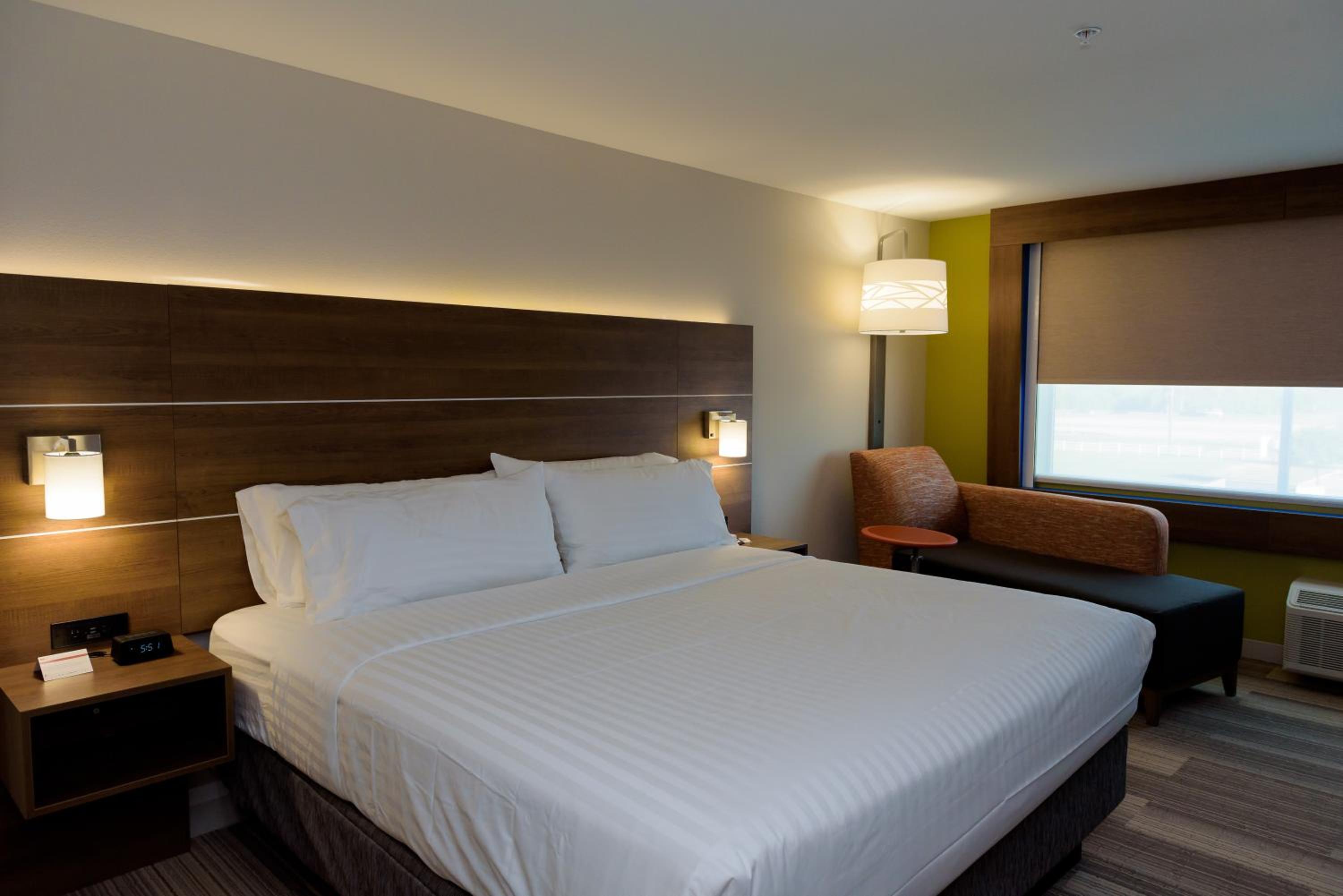 Dallas / Fort Worth Vacations - Holiday Inn Express  Suites McKinney - Frisco East, an IHG Hotel - Property Image 4