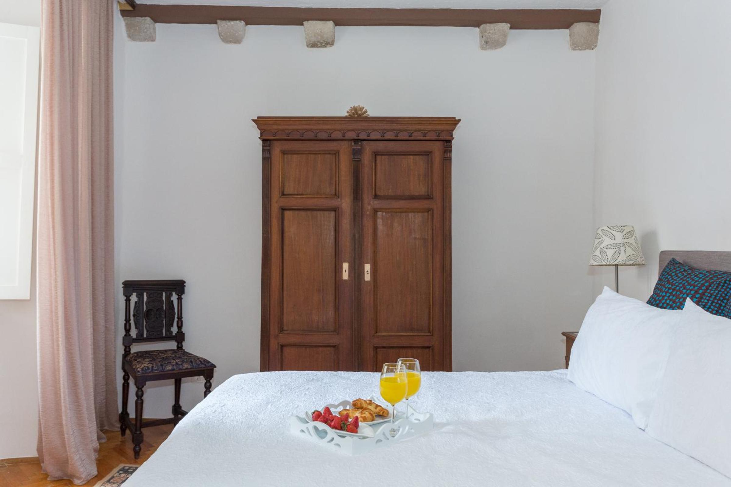 Apartment and Rooms Stay