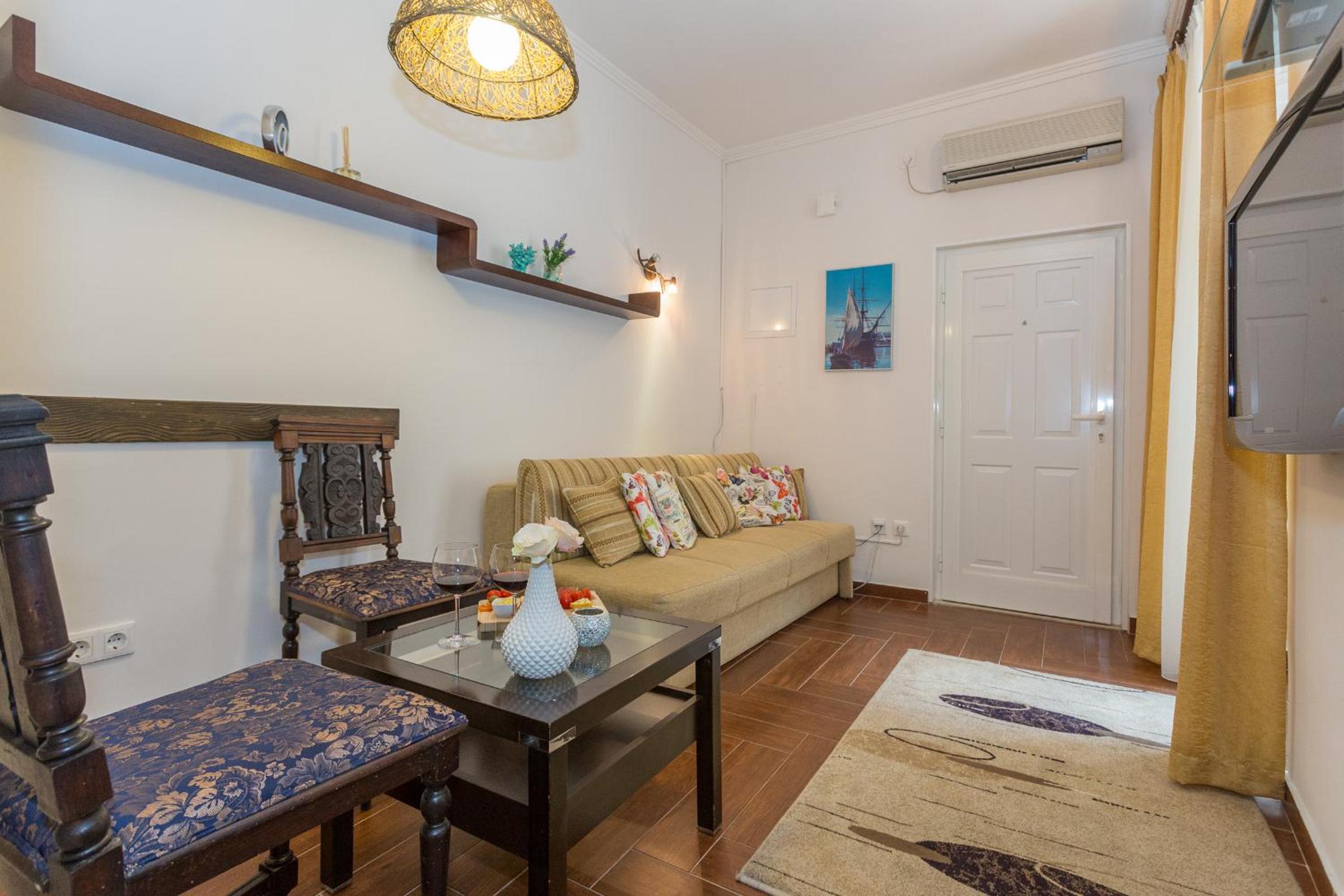 Apartment and Rooms Stay