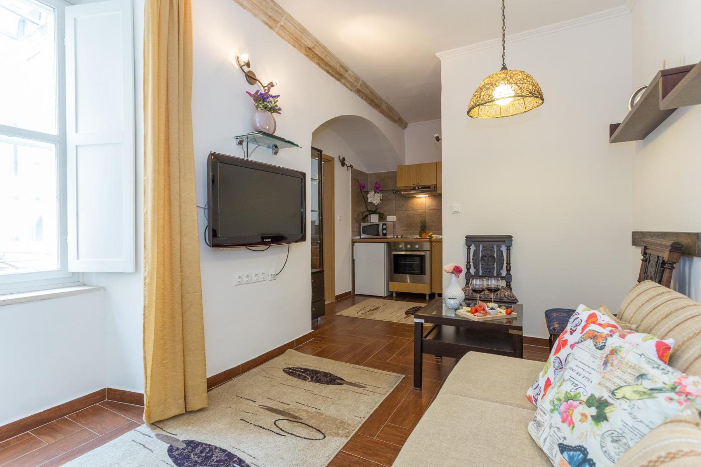 Apartment and Rooms Stay