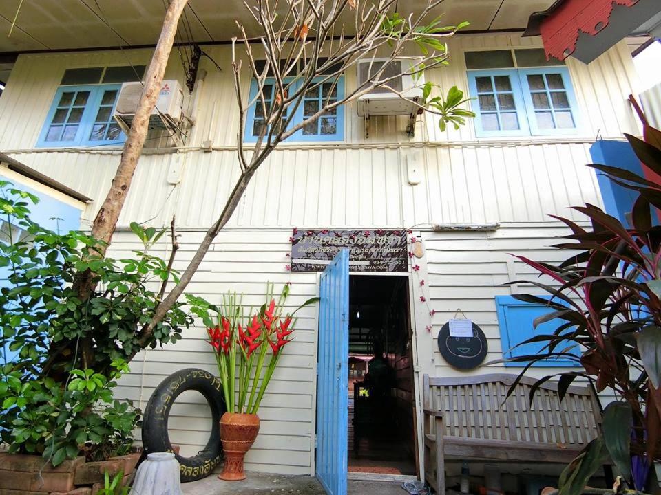 Hotel Baanklong Amphawa Homestay - Image 1