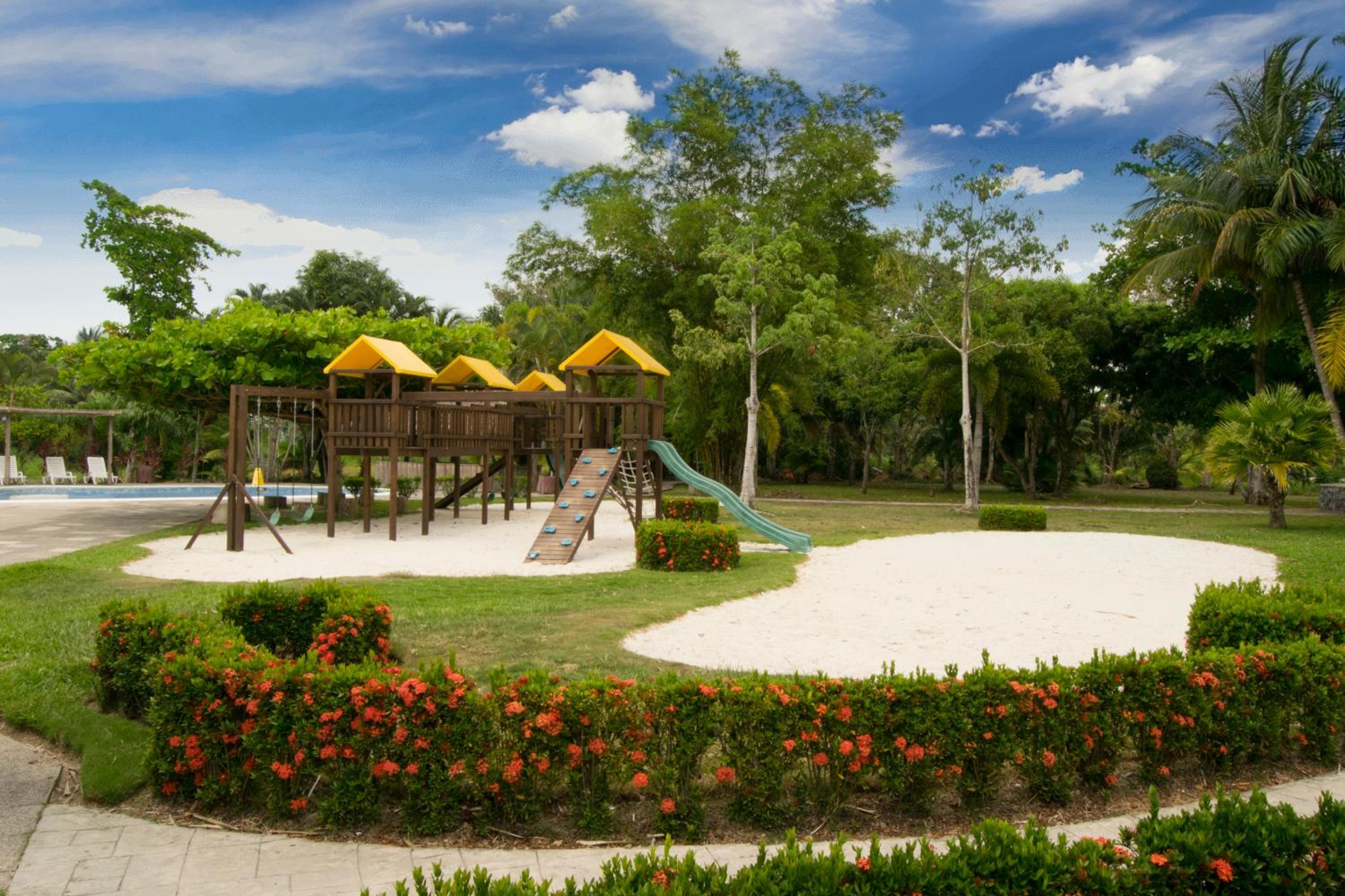 Amatique Bay Hotel