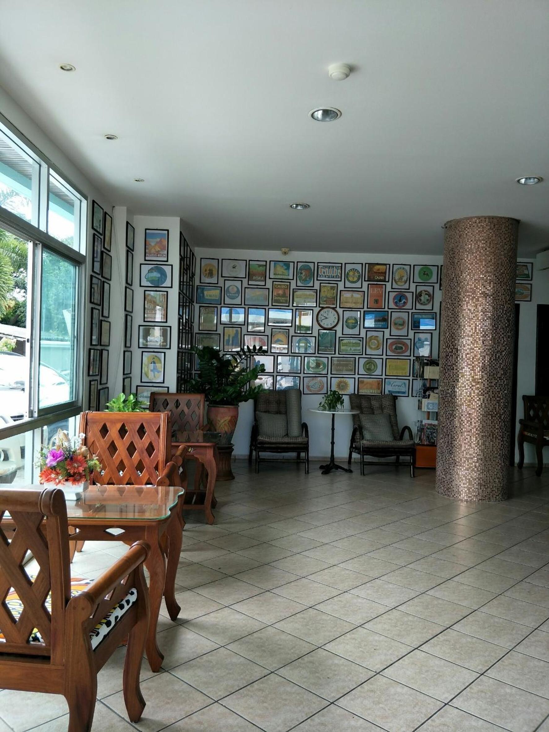 Lomsabai Apartments