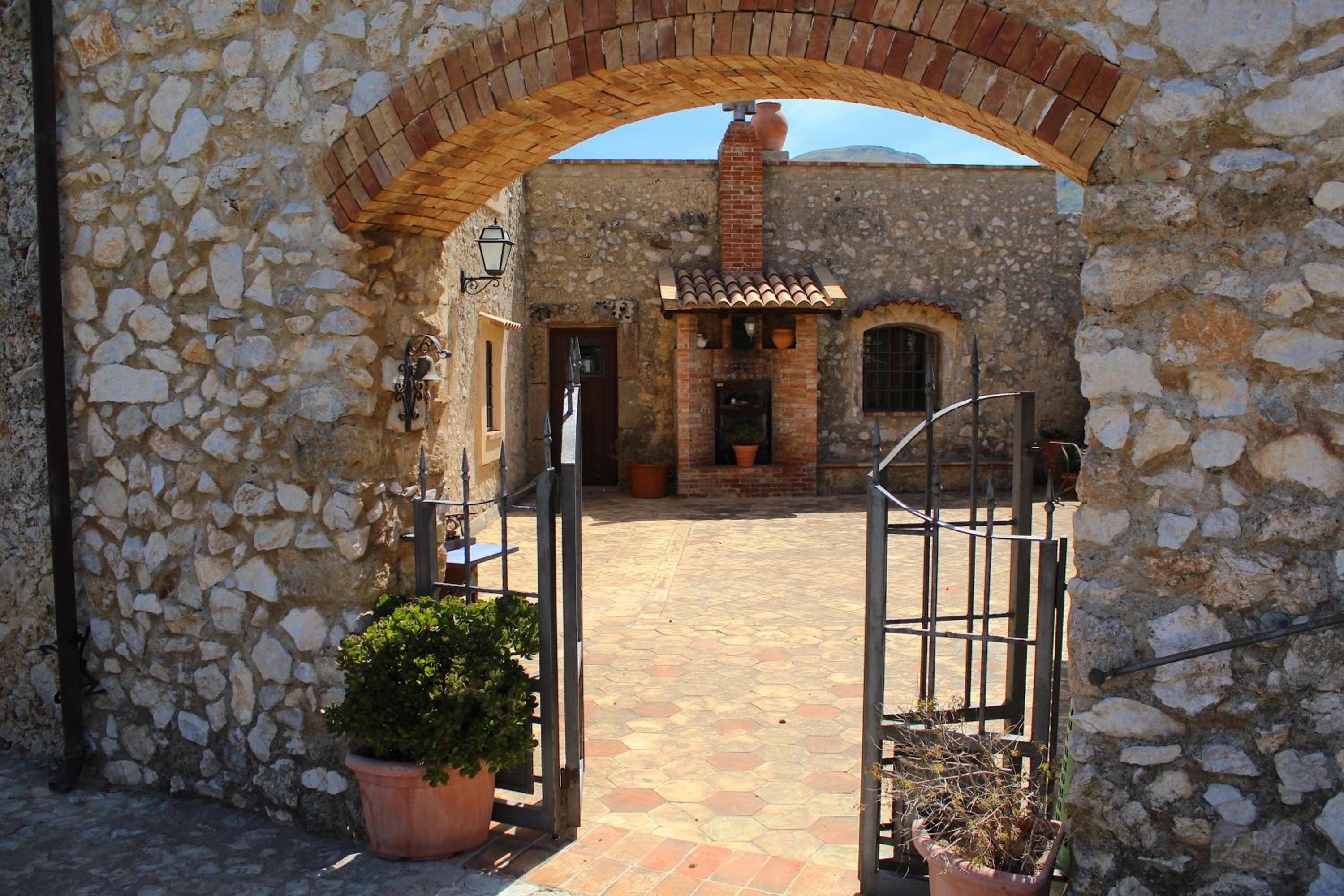 Photo 8