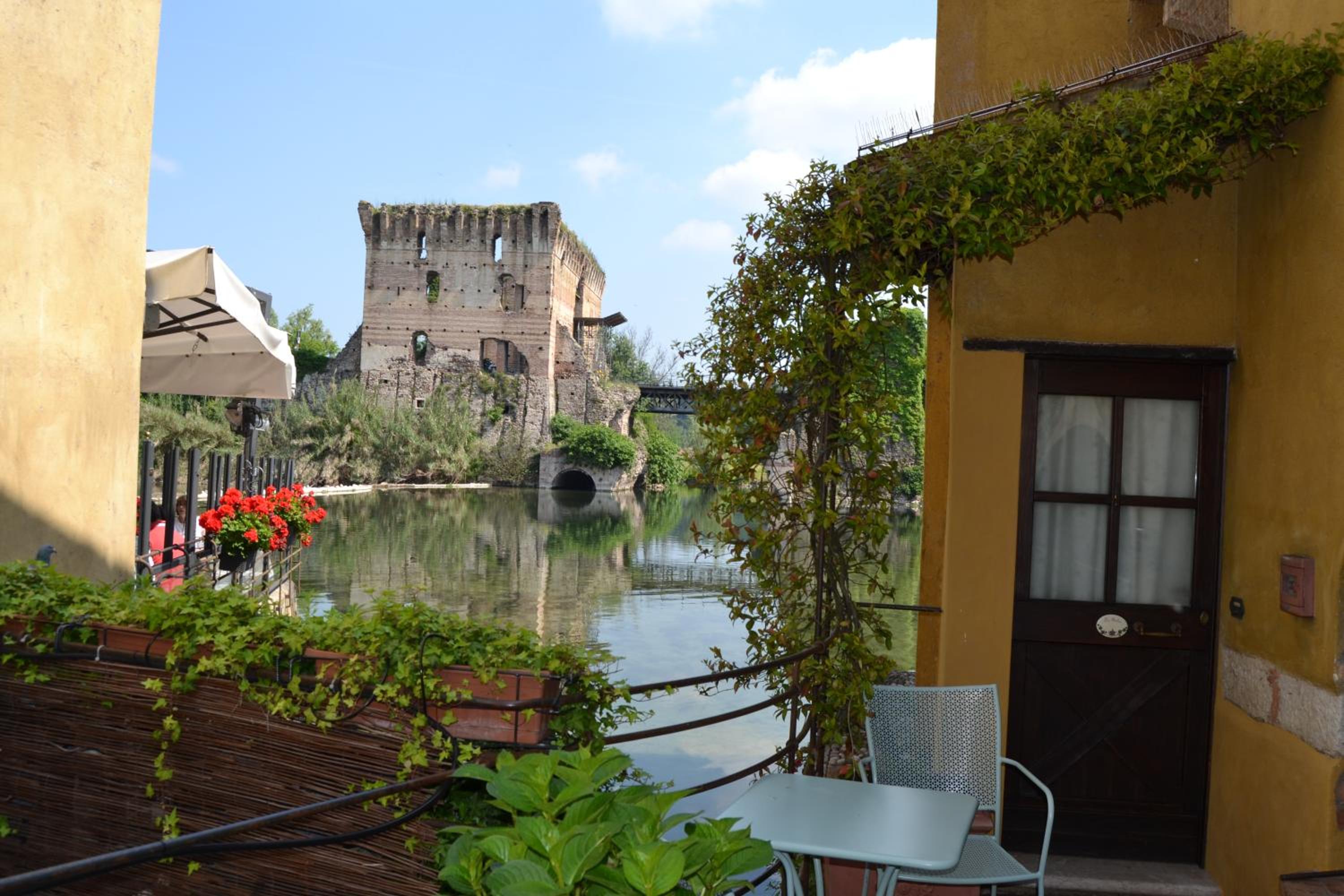 Le Finestre Su Borghetto