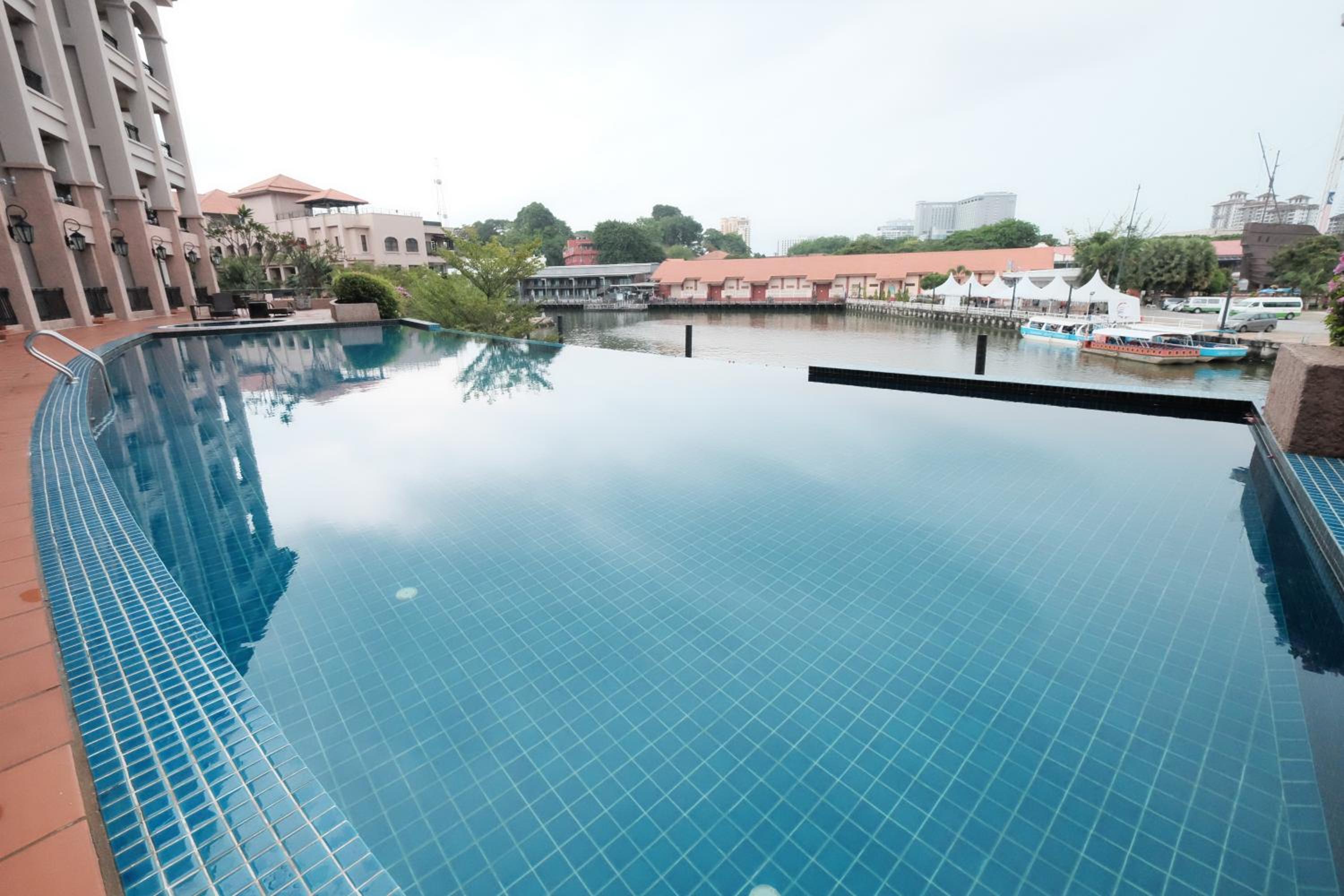 Hotel Luxury on Melaka River - Image 1