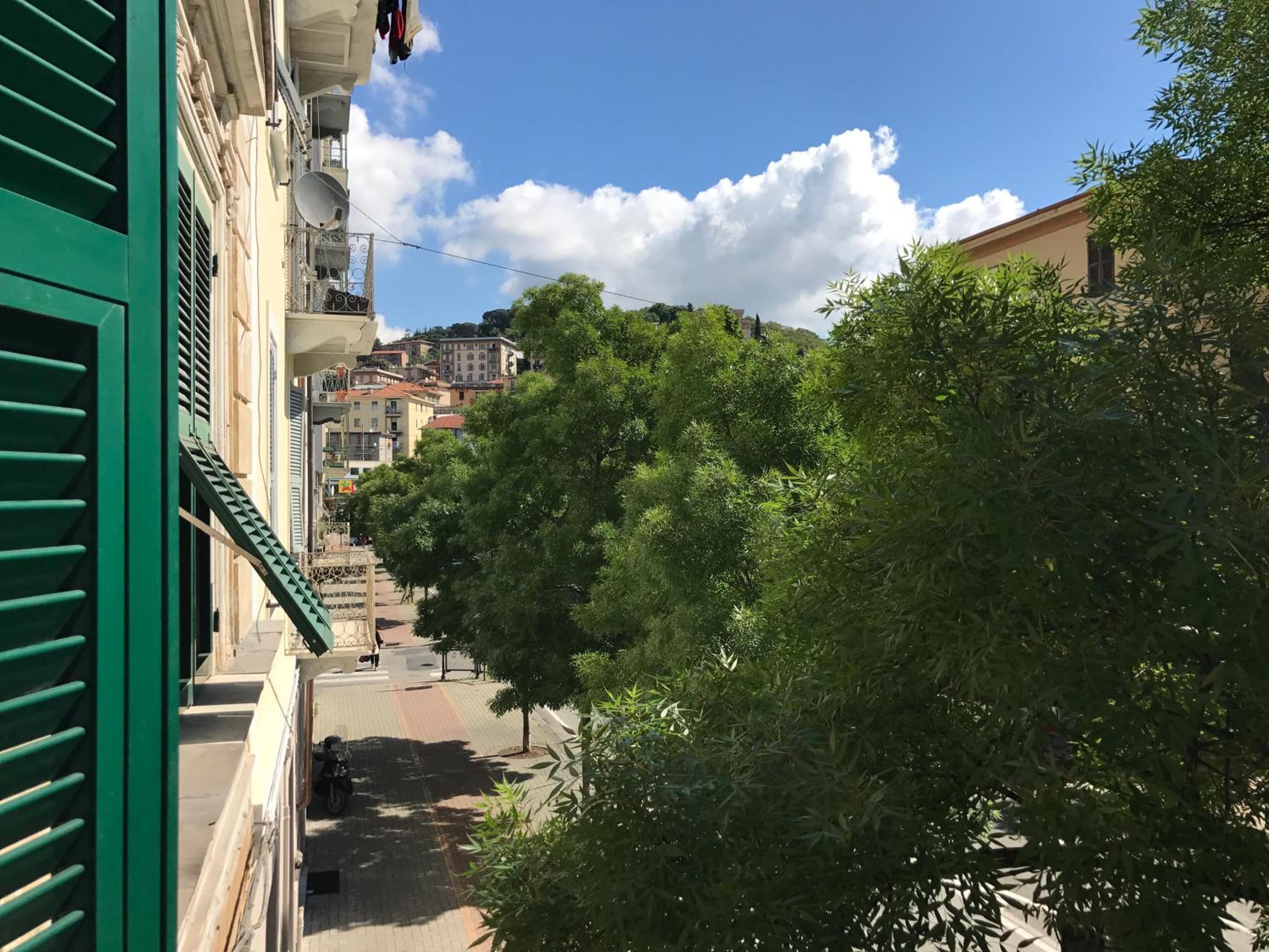SOLE & LUNA view 4