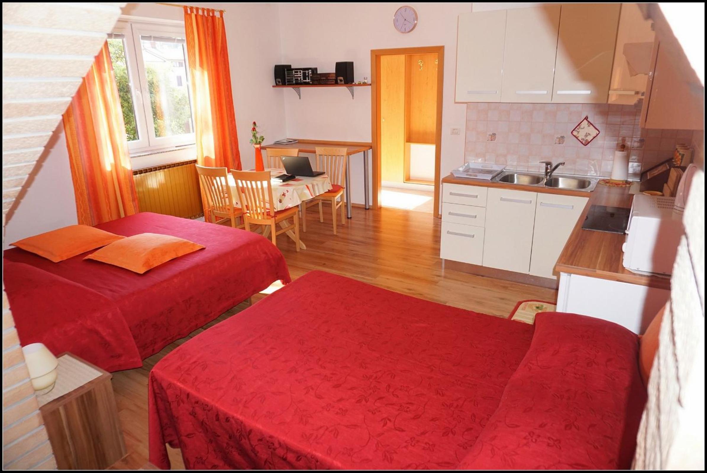 Družinski apartmaji Orlando za popoln oddih v Izoli - Orlando Family Retreat Apartments in Izola view 4