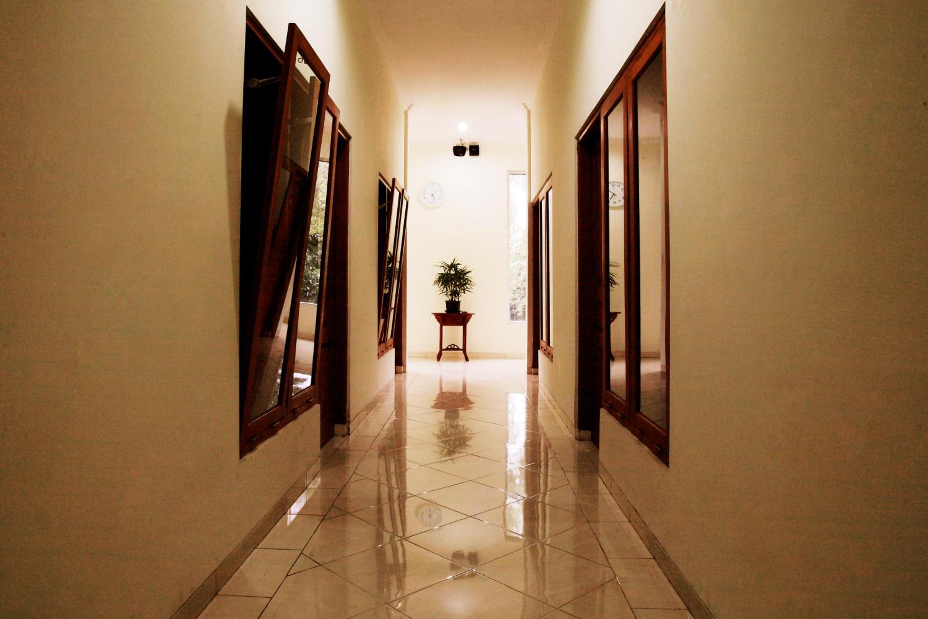 Syariah Arini Hotel, Solo - 11