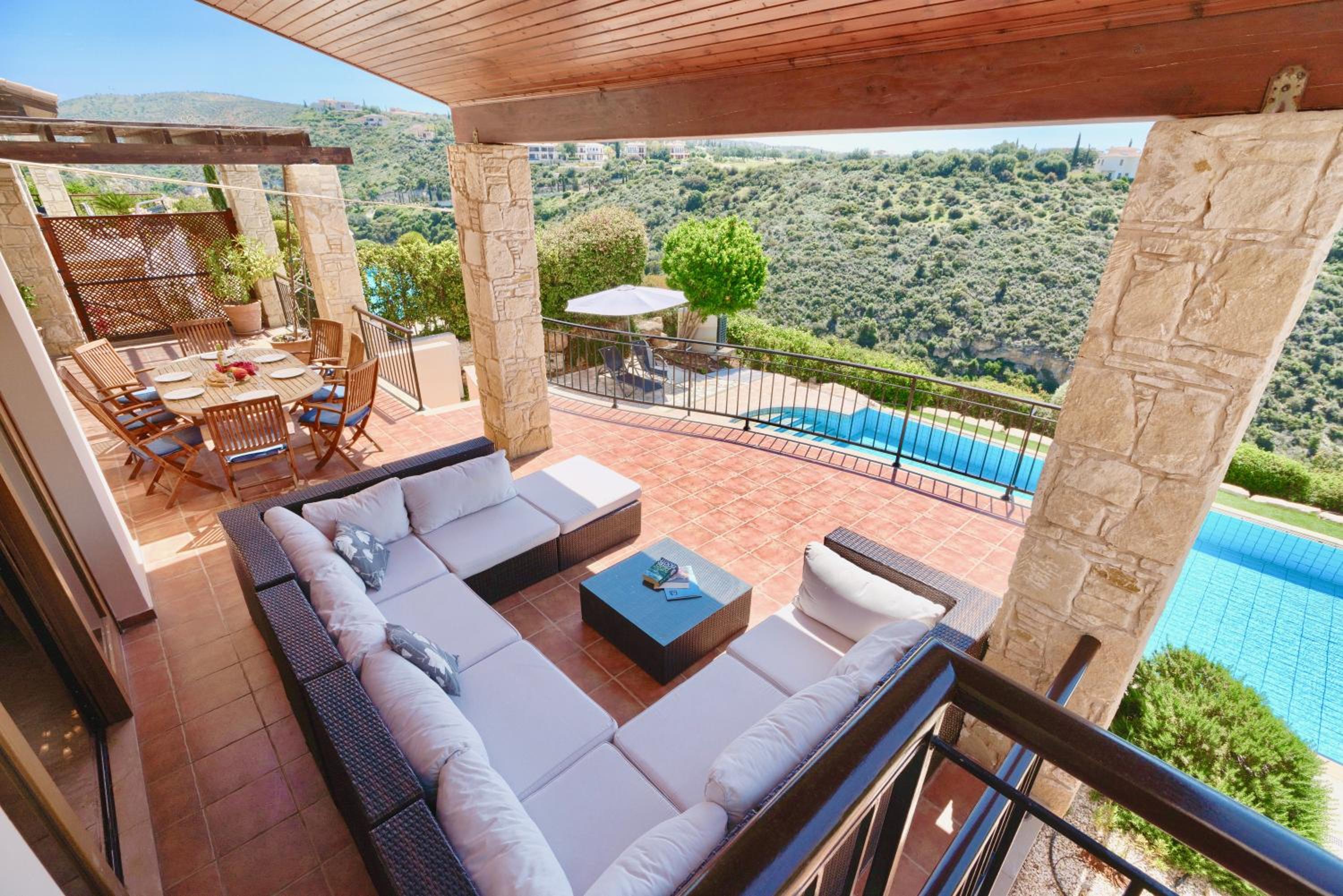 4 bedroom Villa Helidoni with private infinity pool, Aphrodite Hills Resort