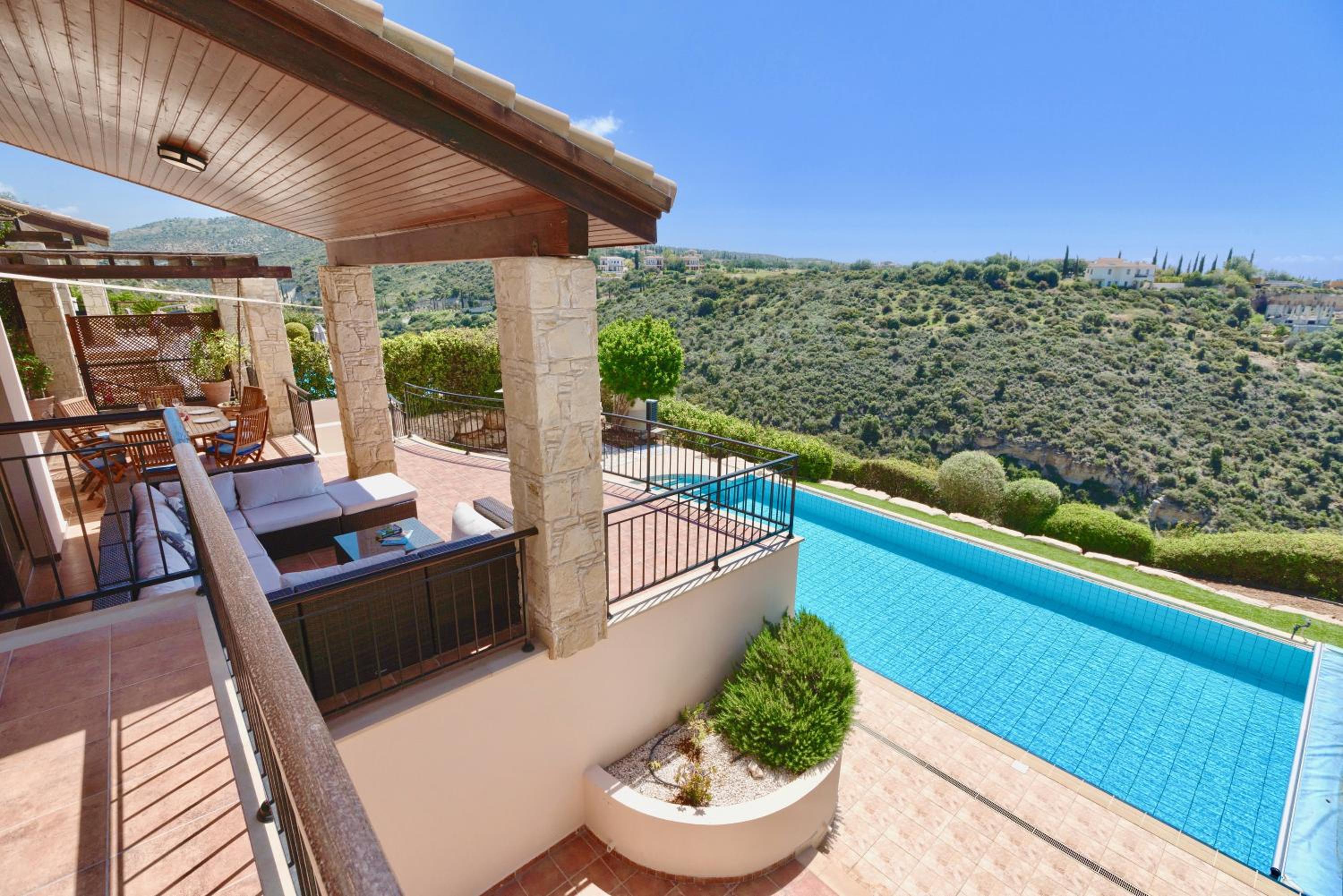 4 bedroom Villa Helidoni with private infinity pool, Aphrodite Hills Resort