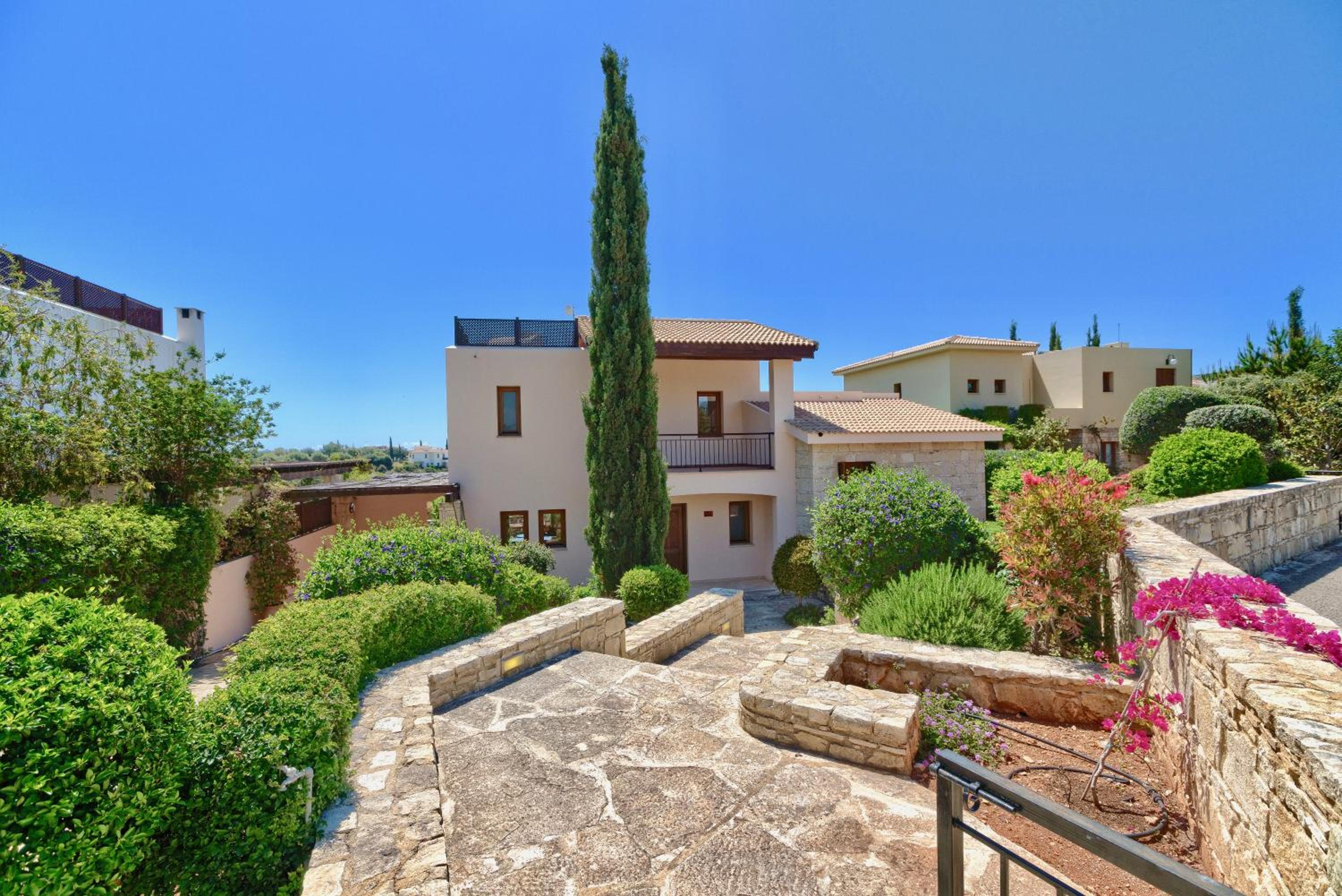 4 bedroom Villa Helidoni with private infinity pool, Aphrodite Hills Resort