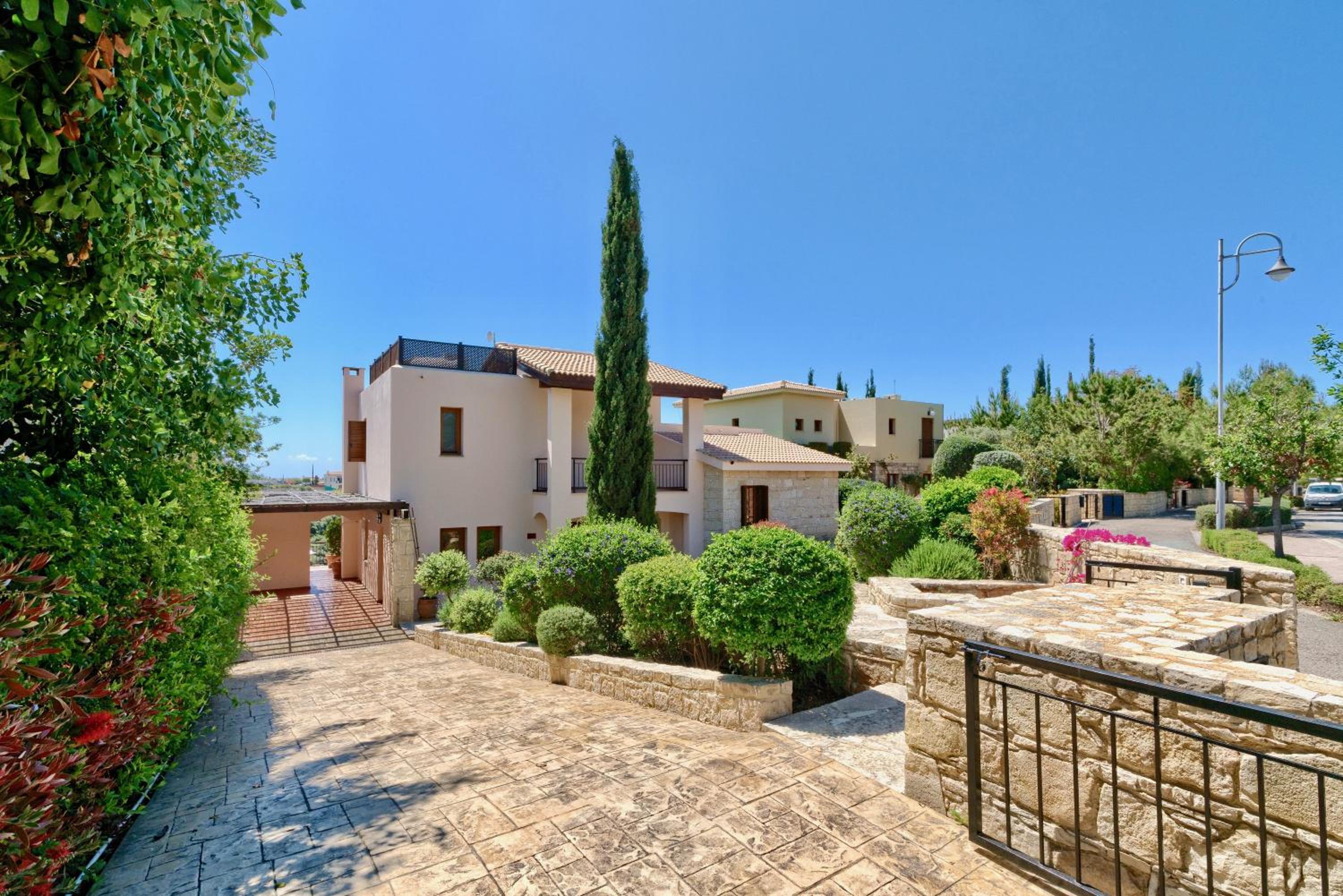 4 bedroom Villa Helidoni with private infinity pool, Aphrodite Hills Resort