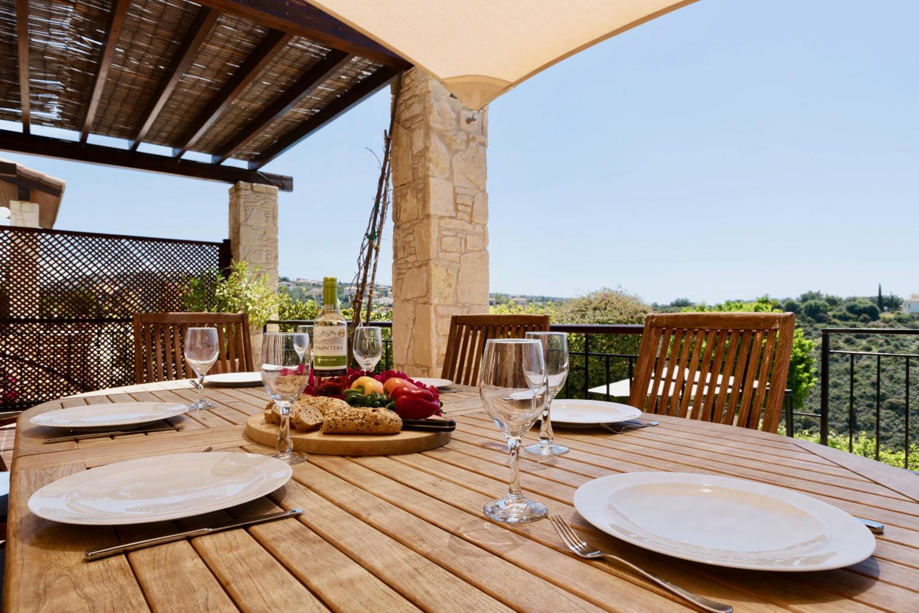 4 bedroom Villa Helidoni with private infinity pool, Aphrodite Hills Resort