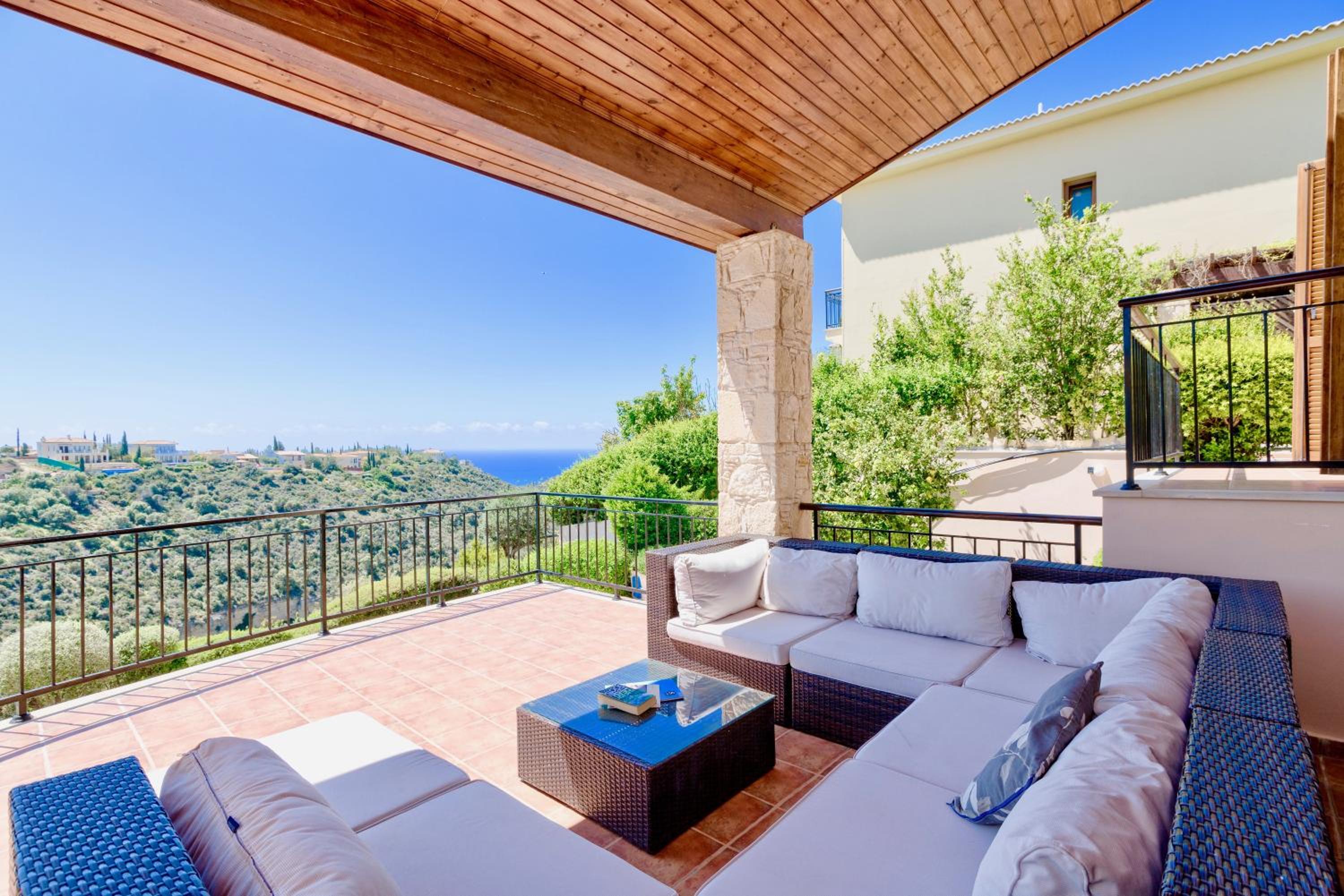 4 bedroom Villa Helidoni with private infinity pool, Aphrodite Hills Resort