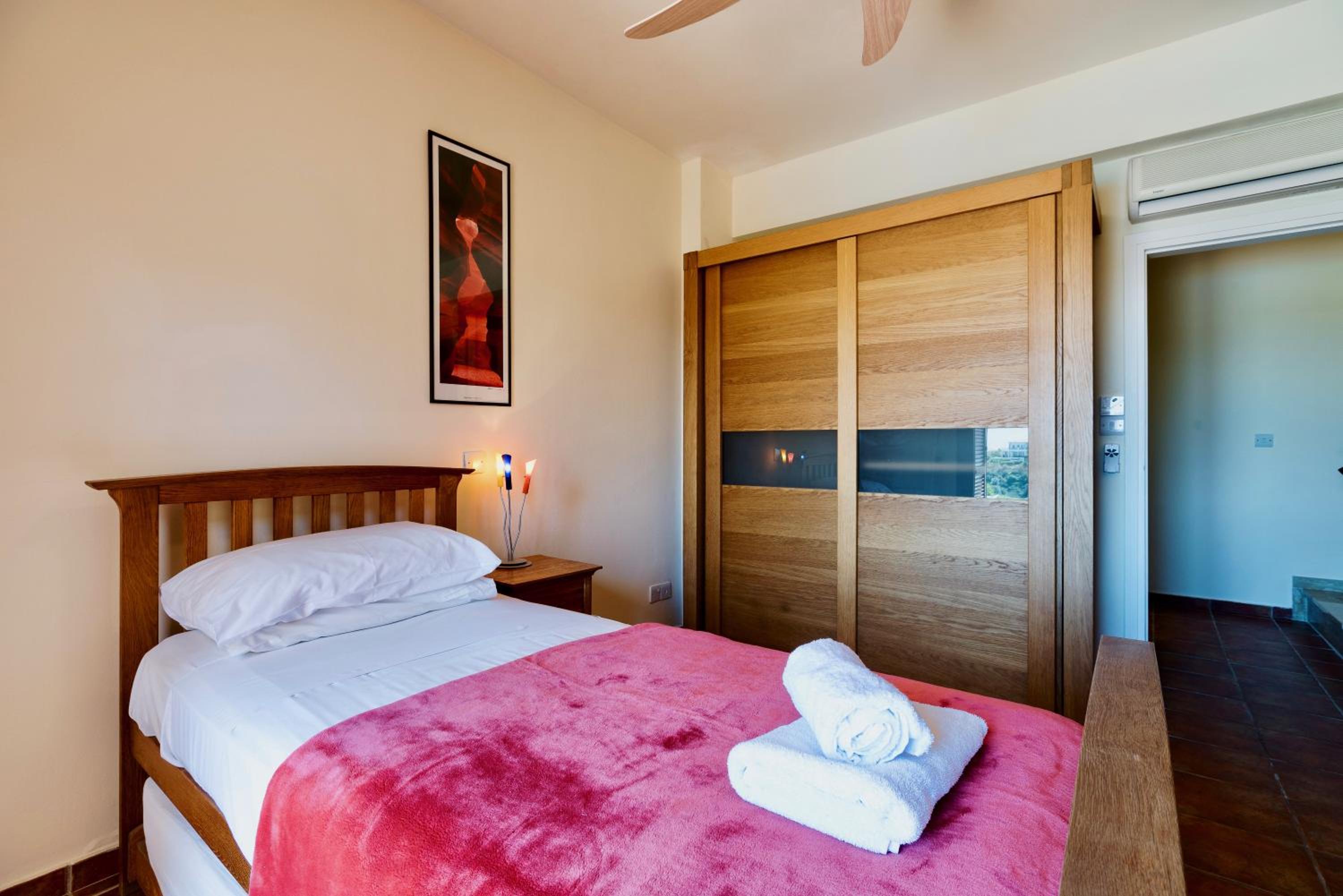 4 bedroom Villa Helidoni with private infinity pool, Aphrodite Hills Resort
