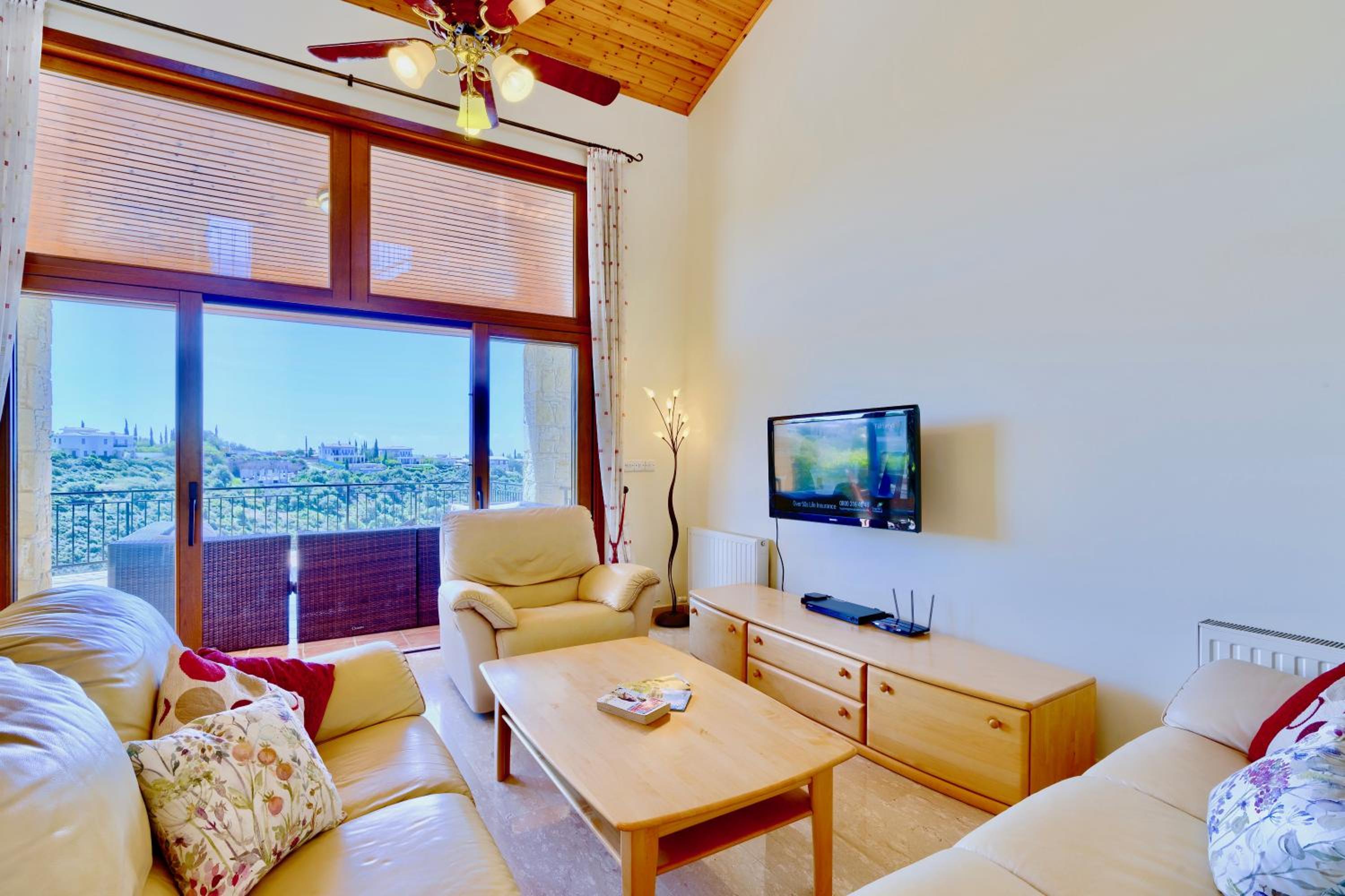 4 bedroom Villa Helidoni with private infinity pool, Aphrodite Hills Resort