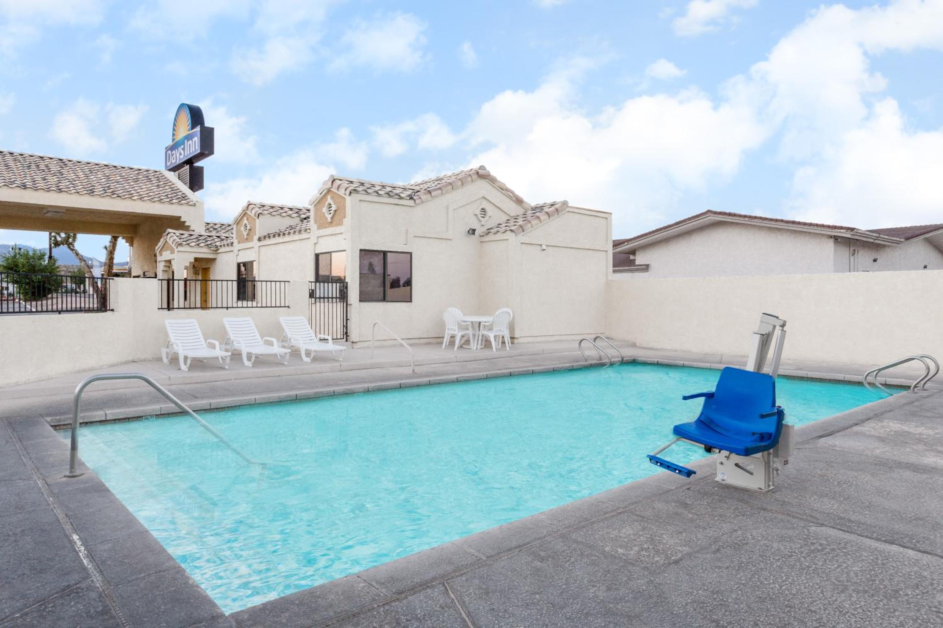 Kingman Vacations - Days Inn by Wyndham Kingman West - Property Image 2