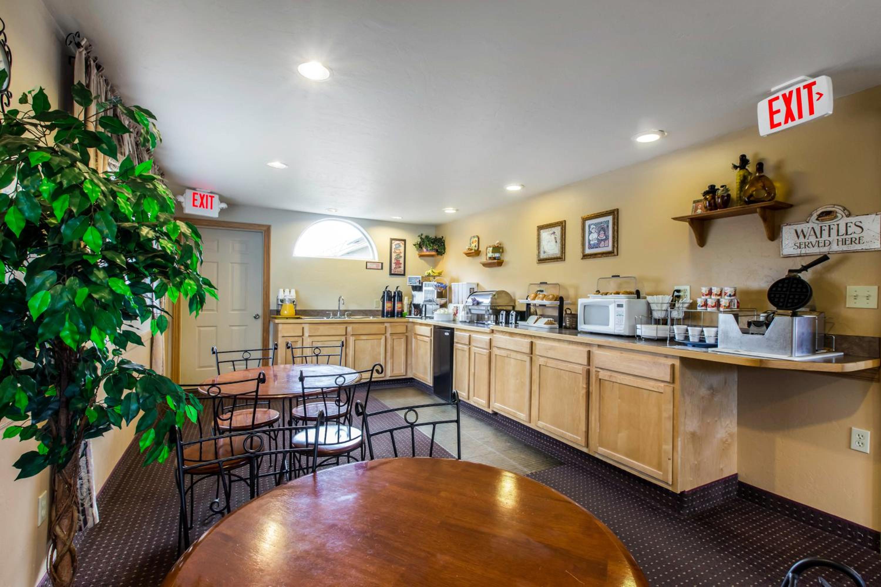 Rodeway Inn Gunnison - Crested Butte view 3