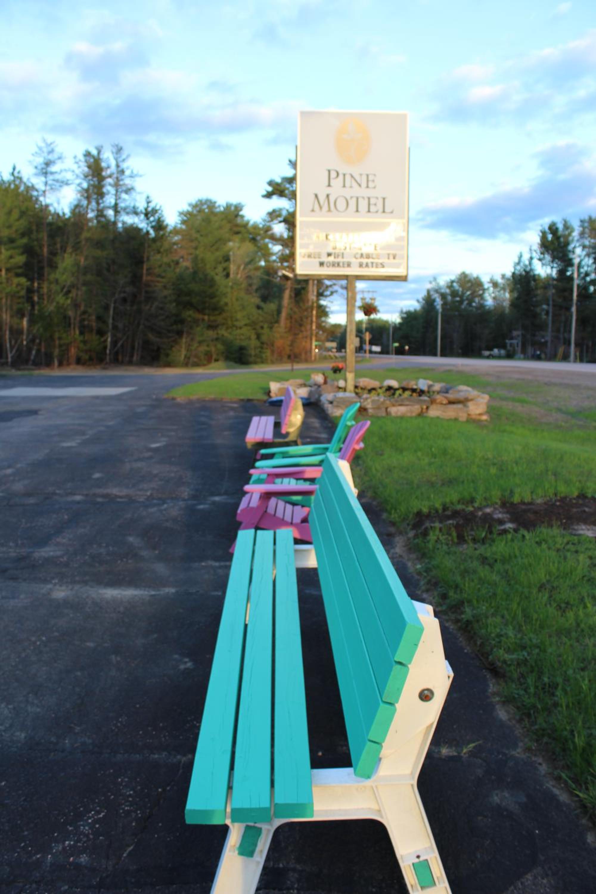 Pine Motel