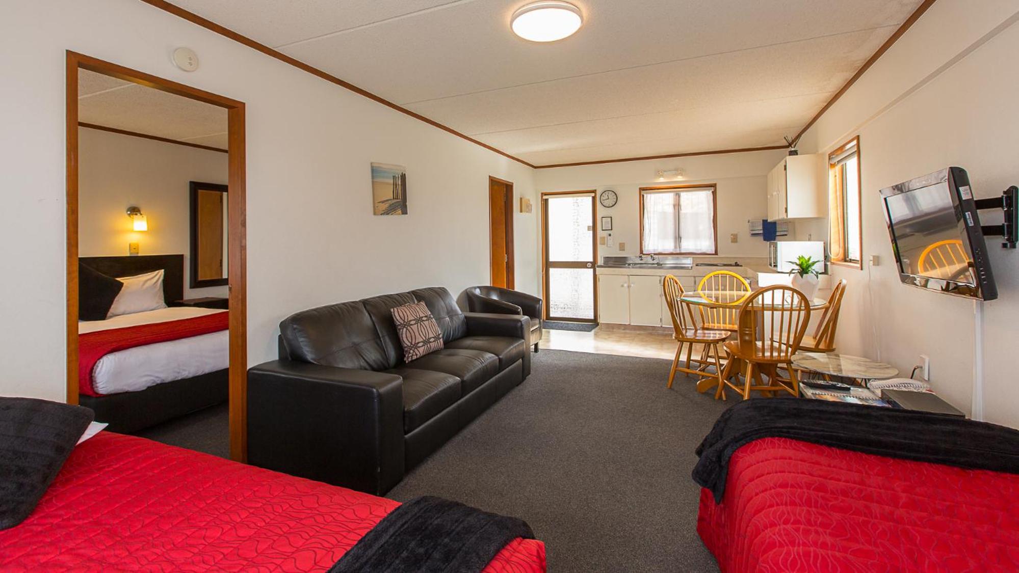 Summit Motor Lodge