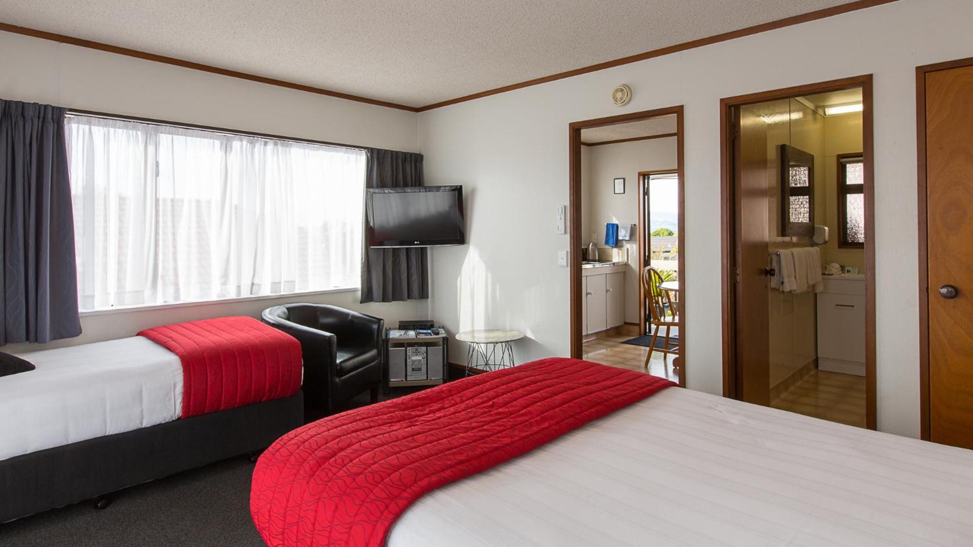 Summit Motor Lodge