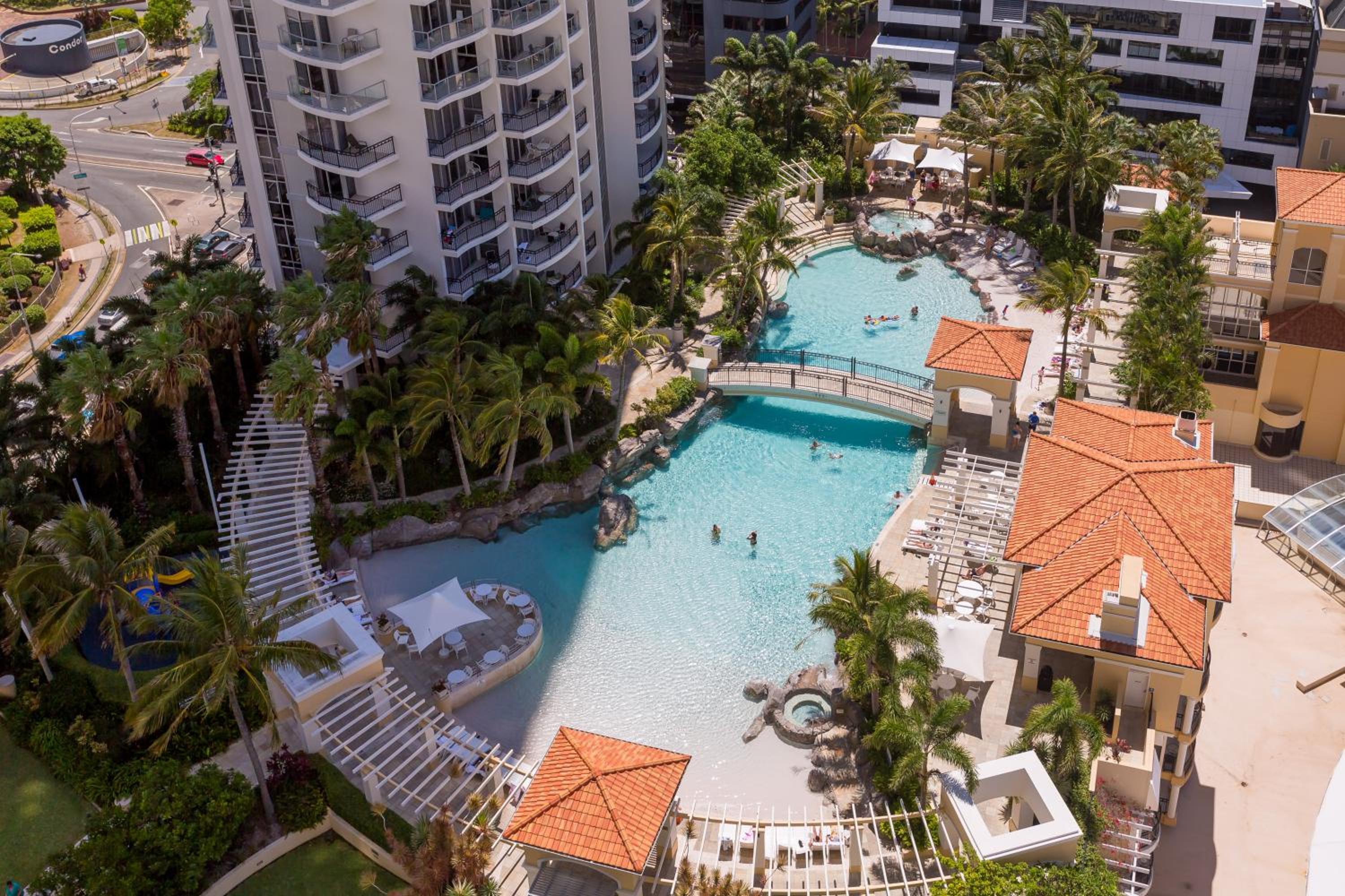 Holiday Holiday Chevron Renaissance Apartments view 2