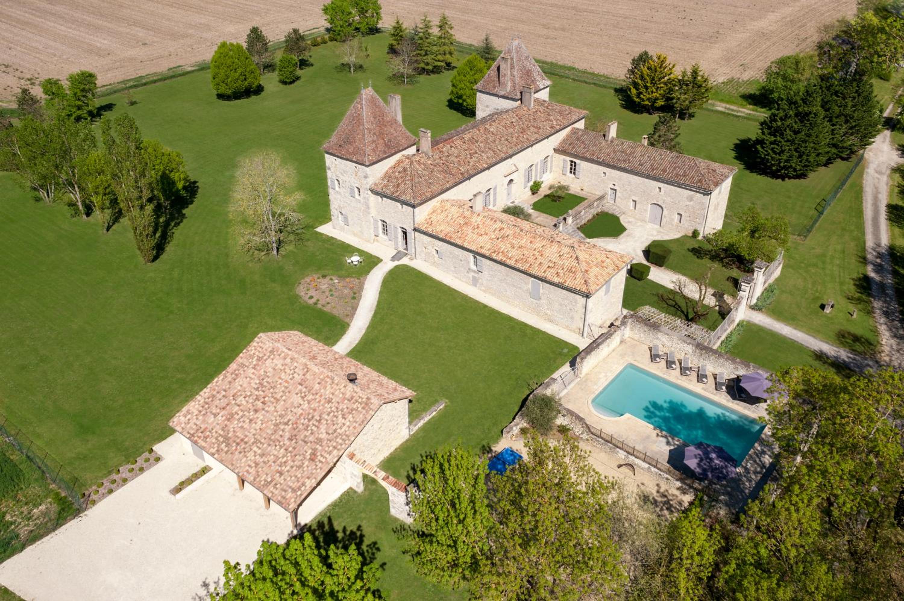 Chateau Secretary