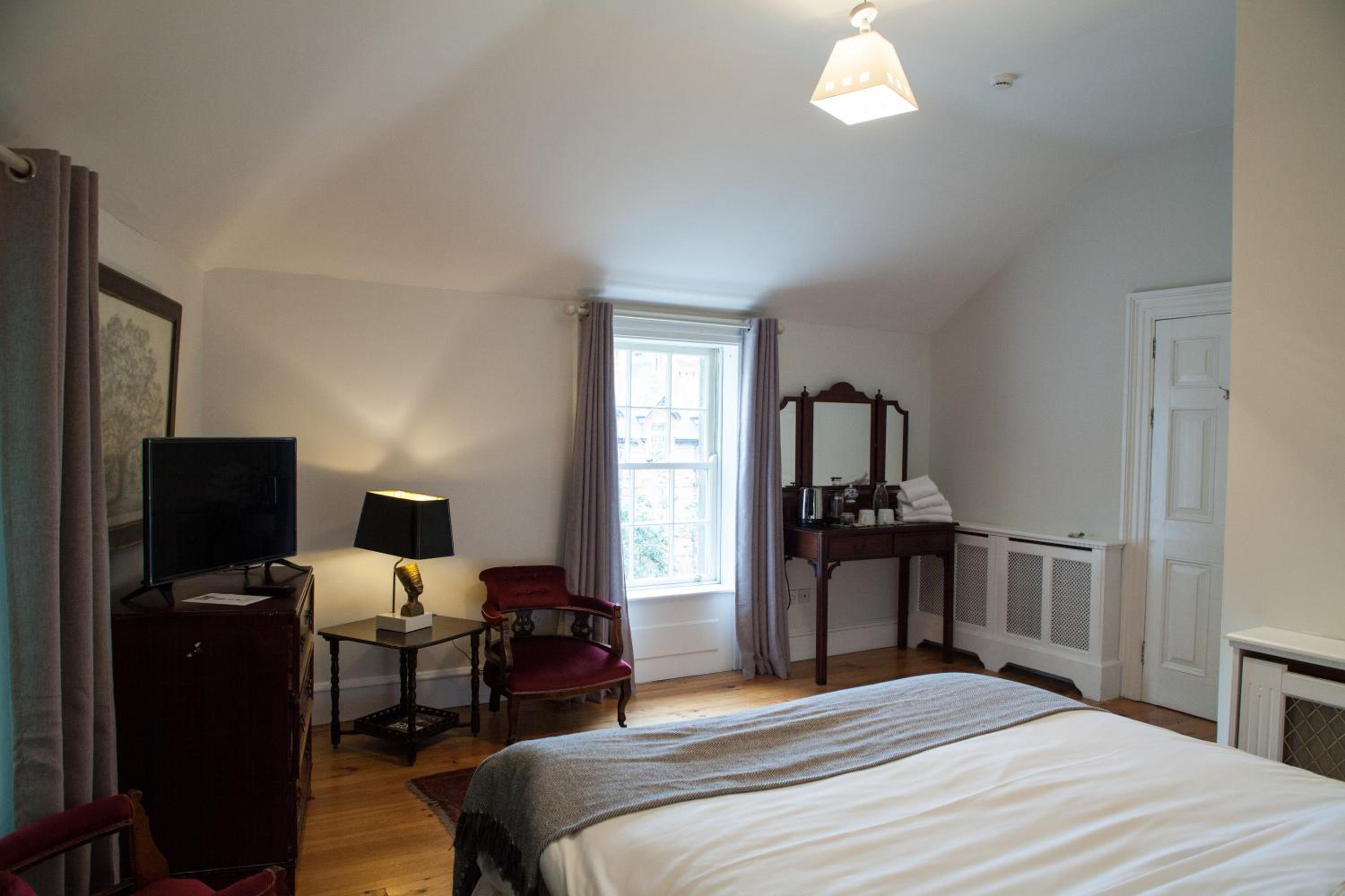 The Historical Harcourt Suites