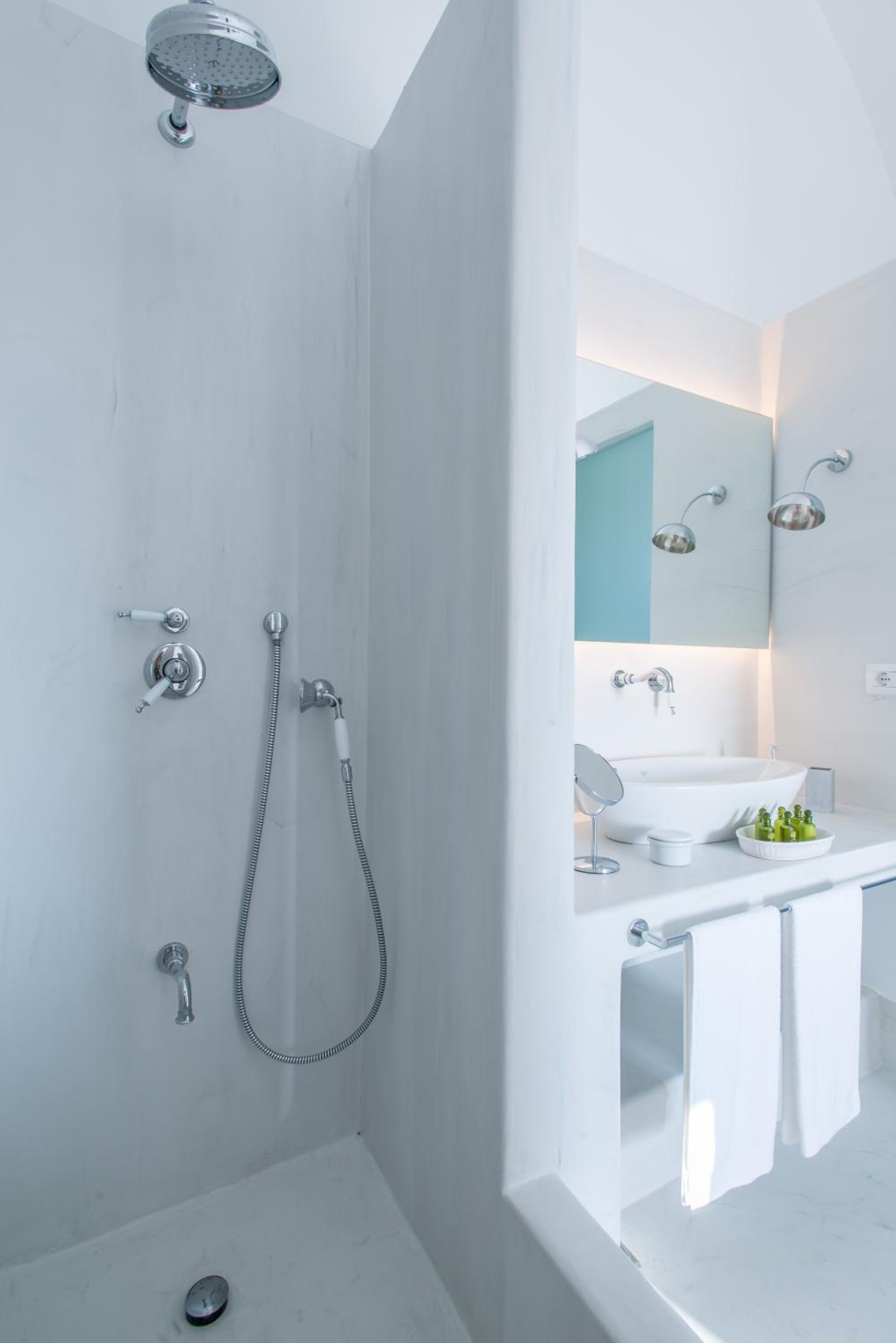 Azar Luxury Villas & Suites