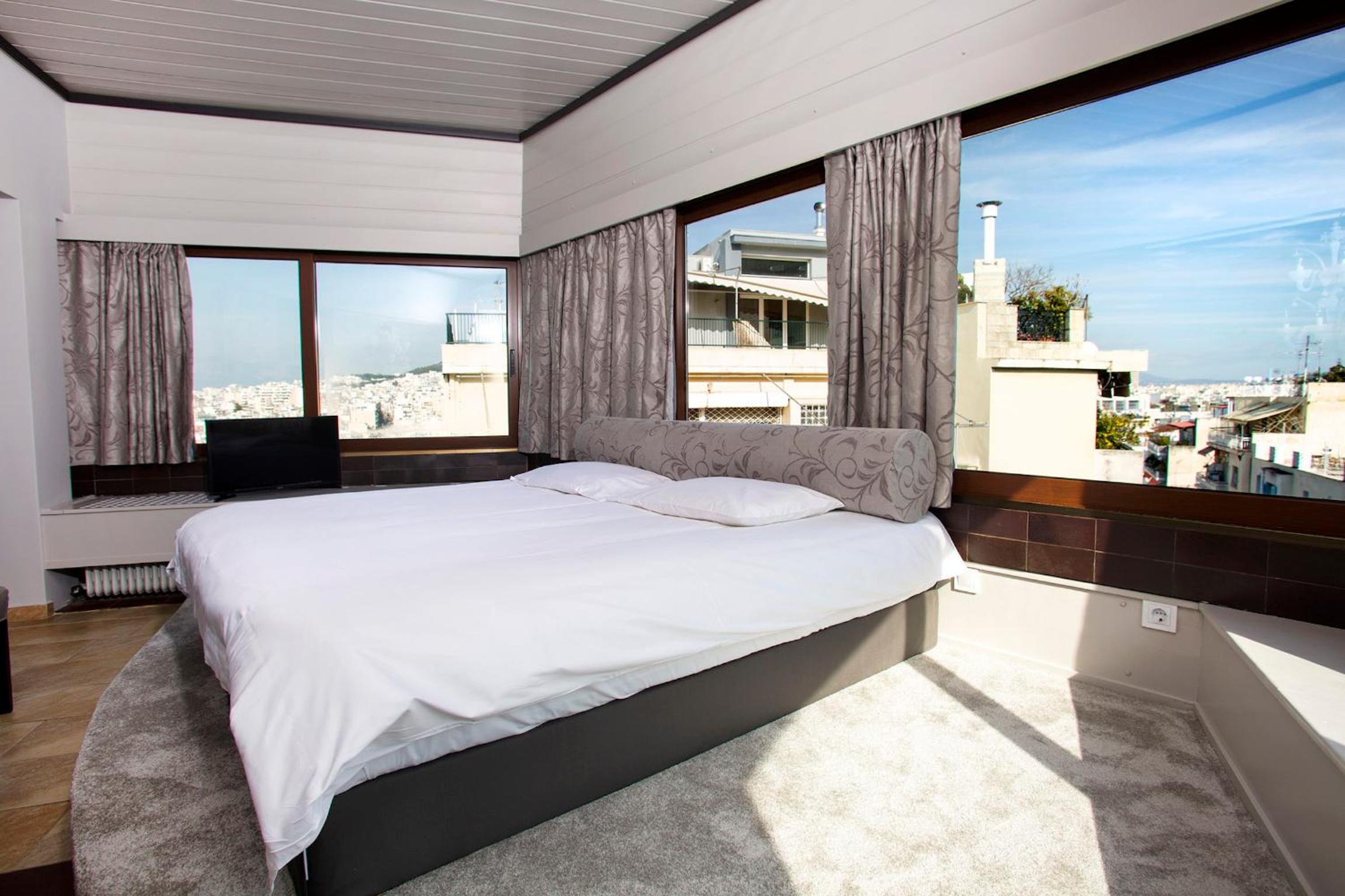 Exclusive Spacious Apartment with Expansive City Views - ST8 photo 3