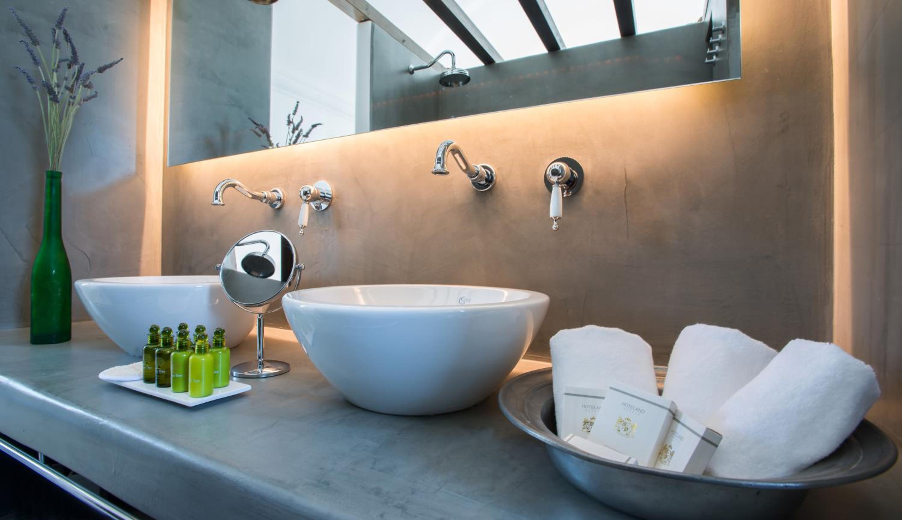 Azar Luxury Villas & Suites