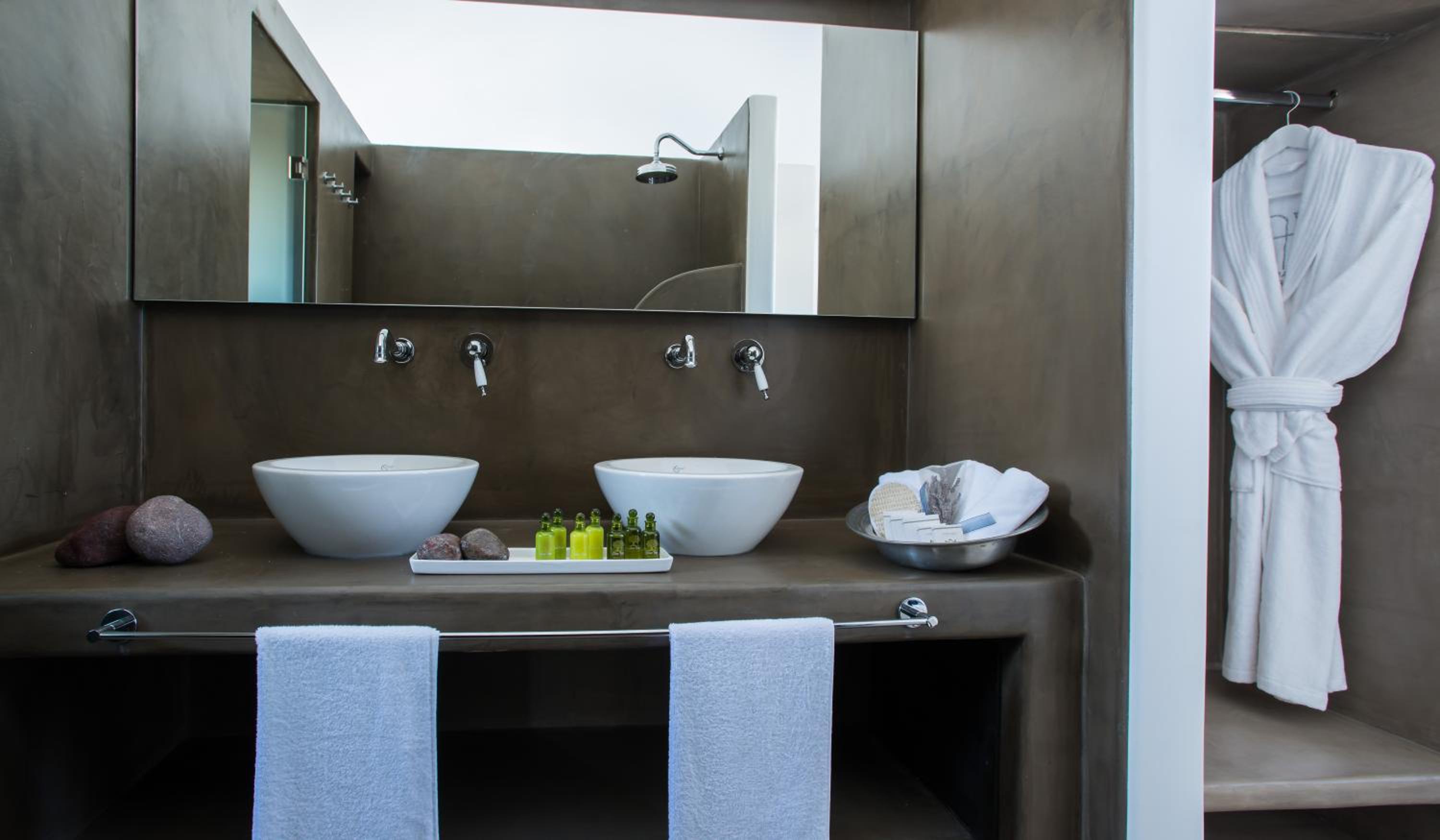 Azar Luxury Villas & Suites