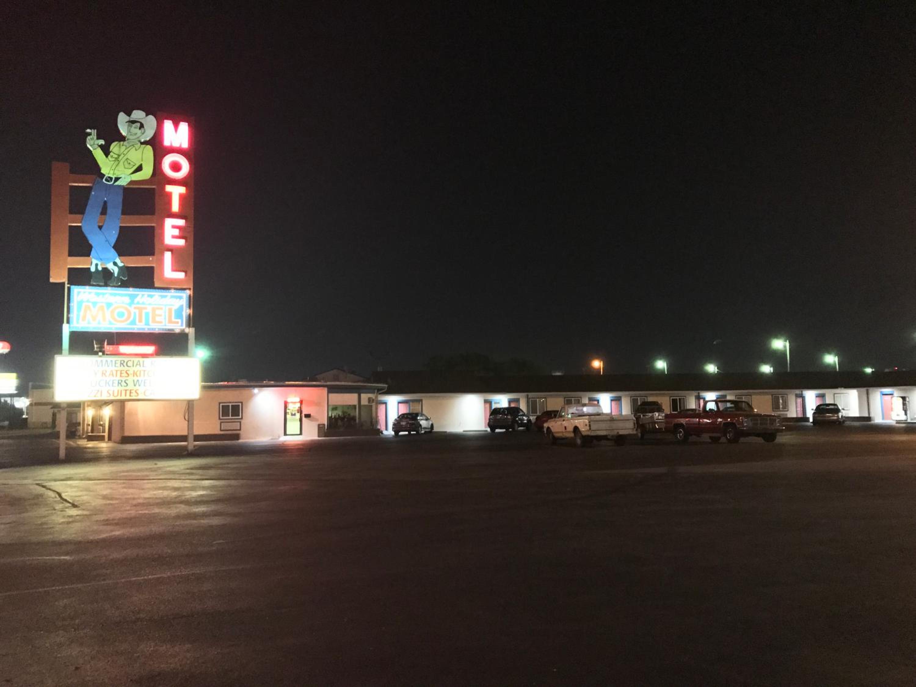 Western Holiday Motel view 4